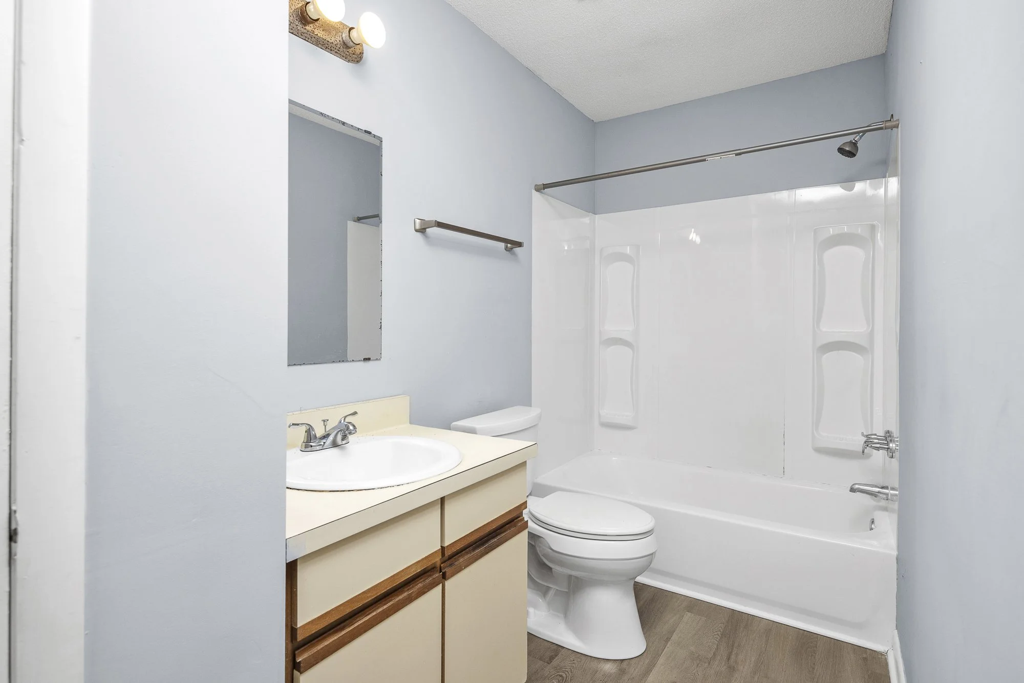 13 Bath.jpg