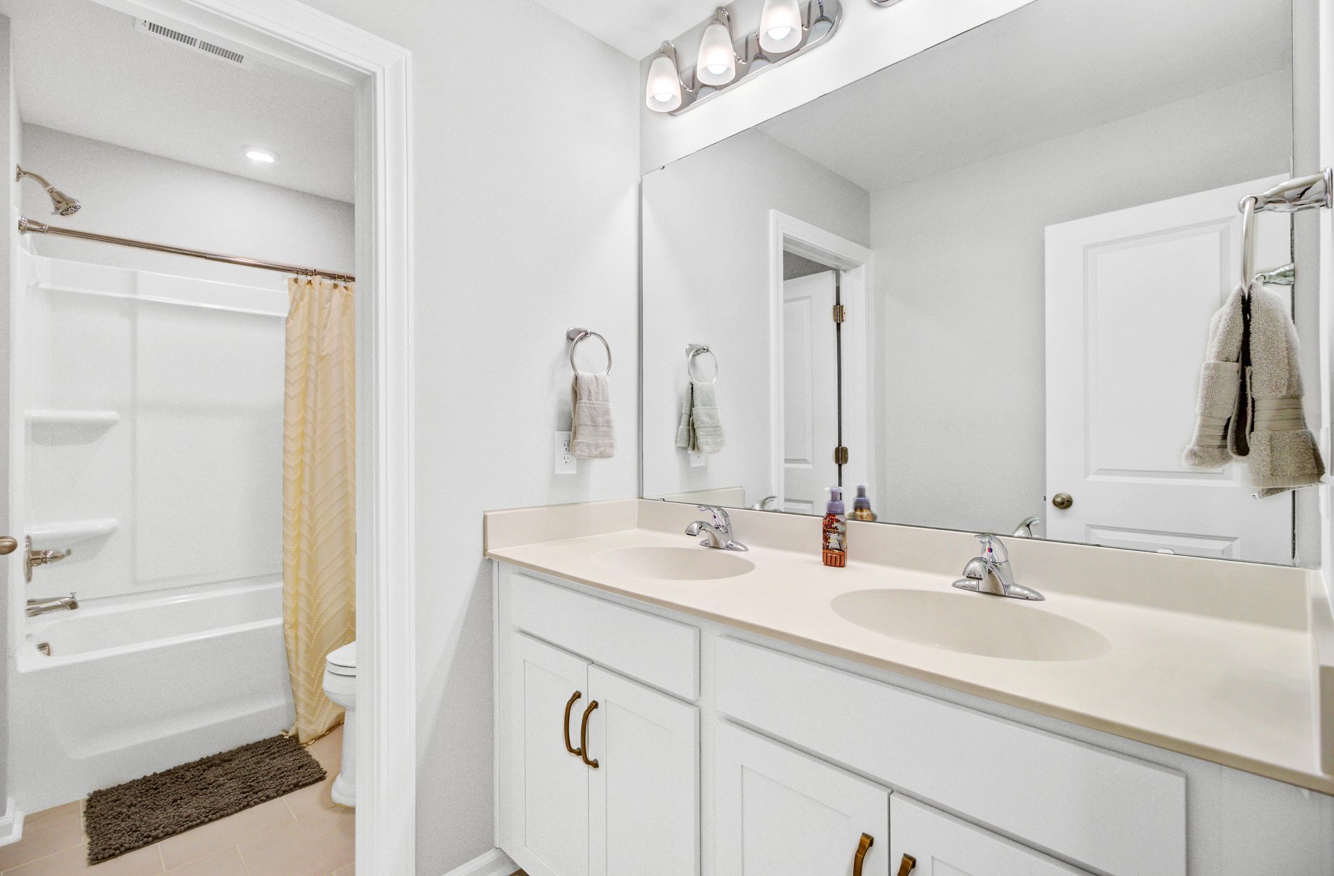 28 Hall Bath.jpg