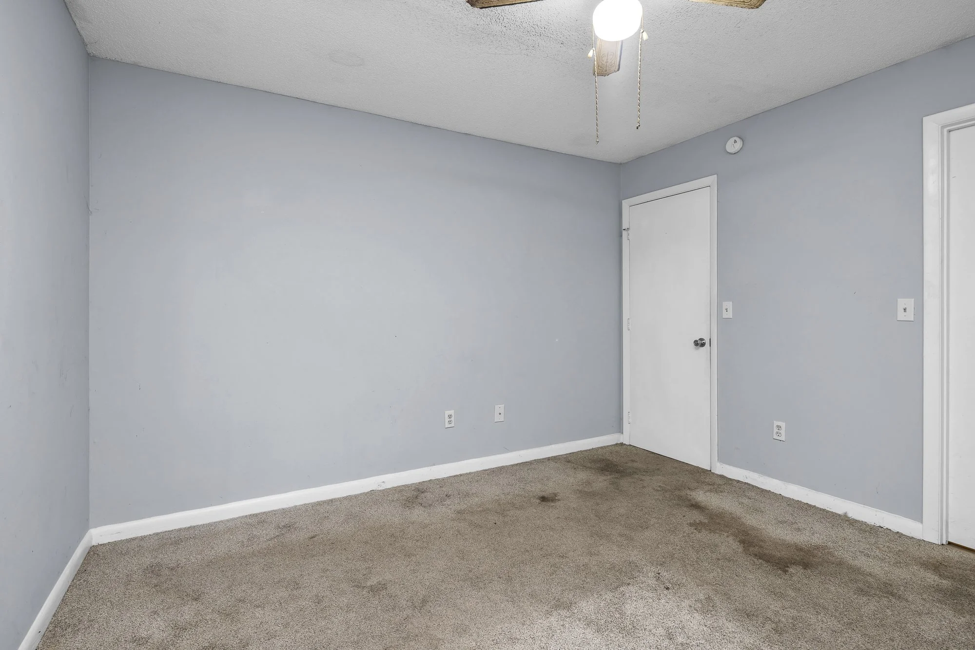 11 Bedroom.jpg