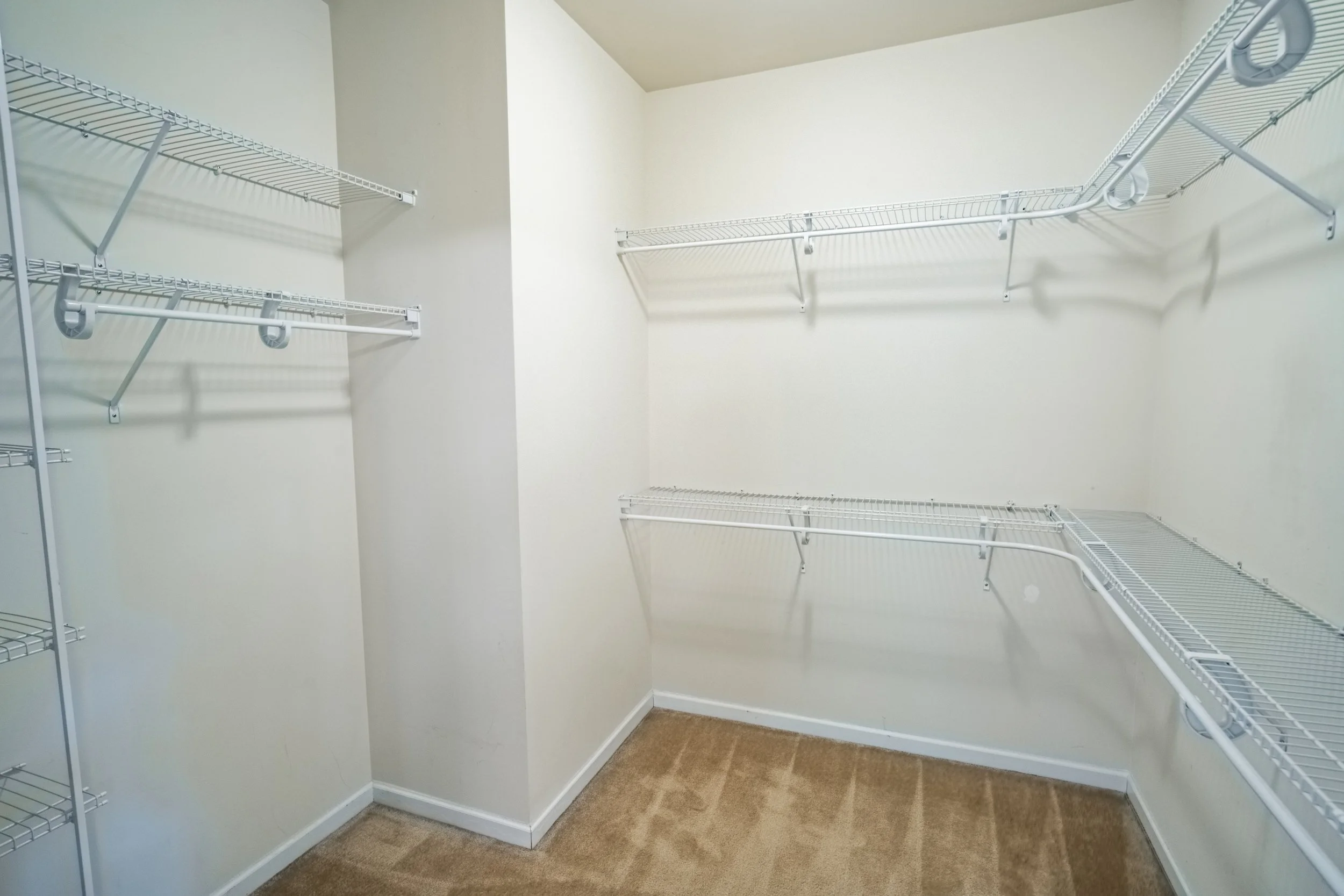 16 MCloset.jpg