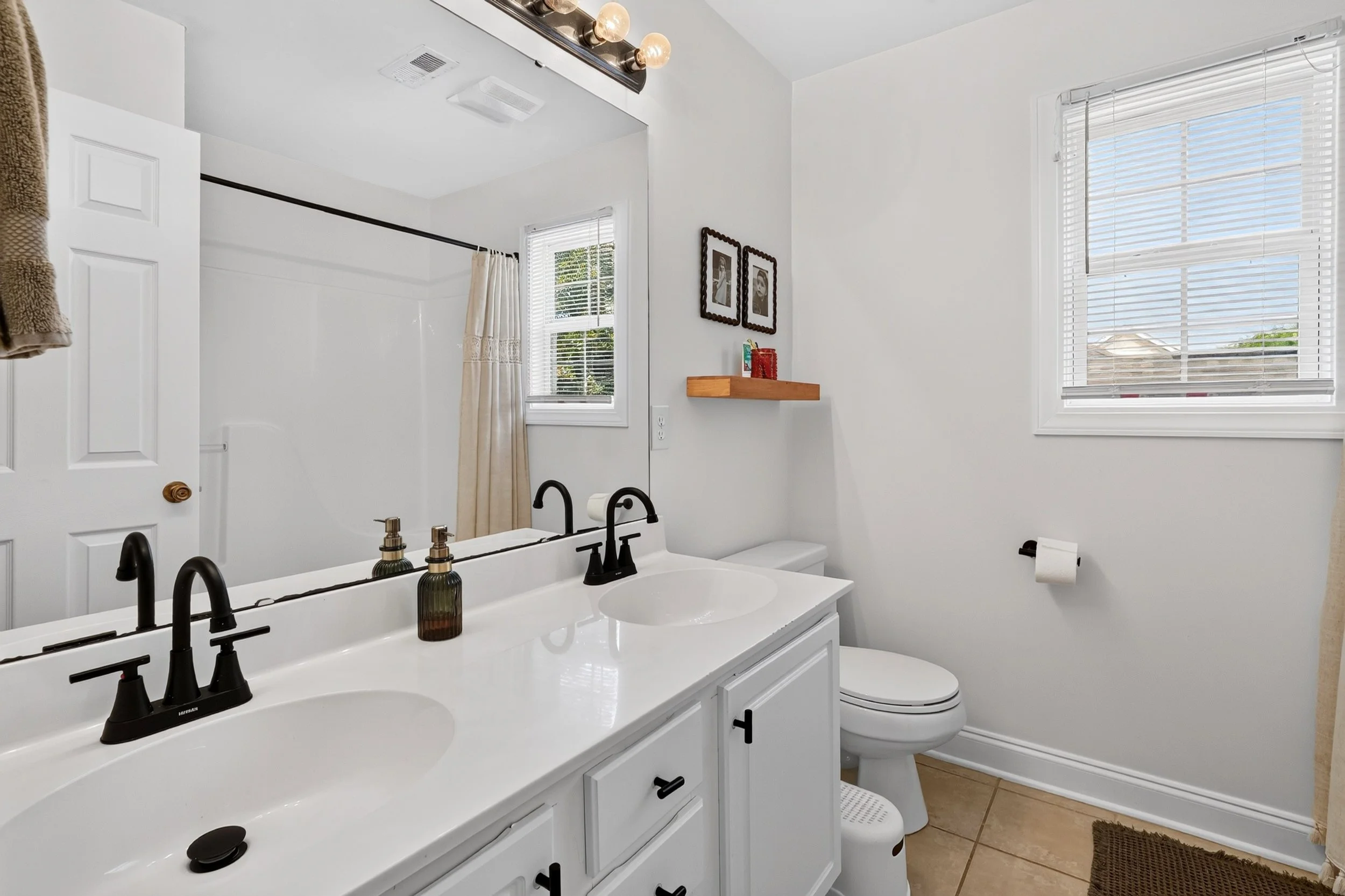 32 Hall Bath.jpg