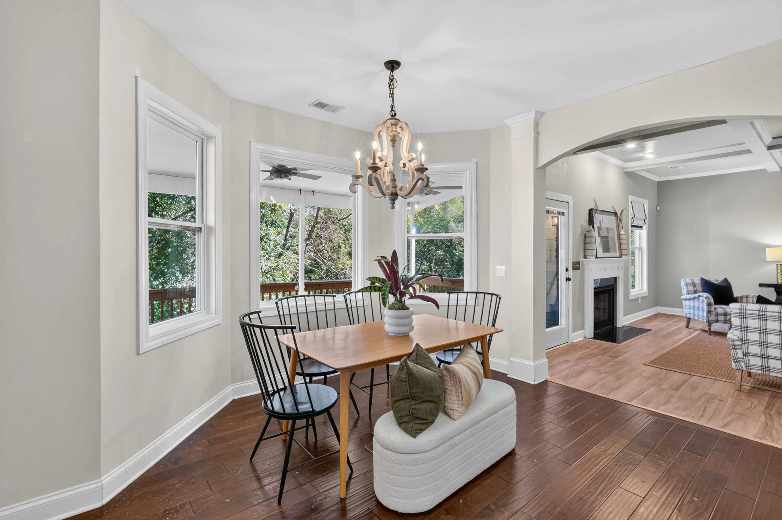 28 Dining Area.jpg