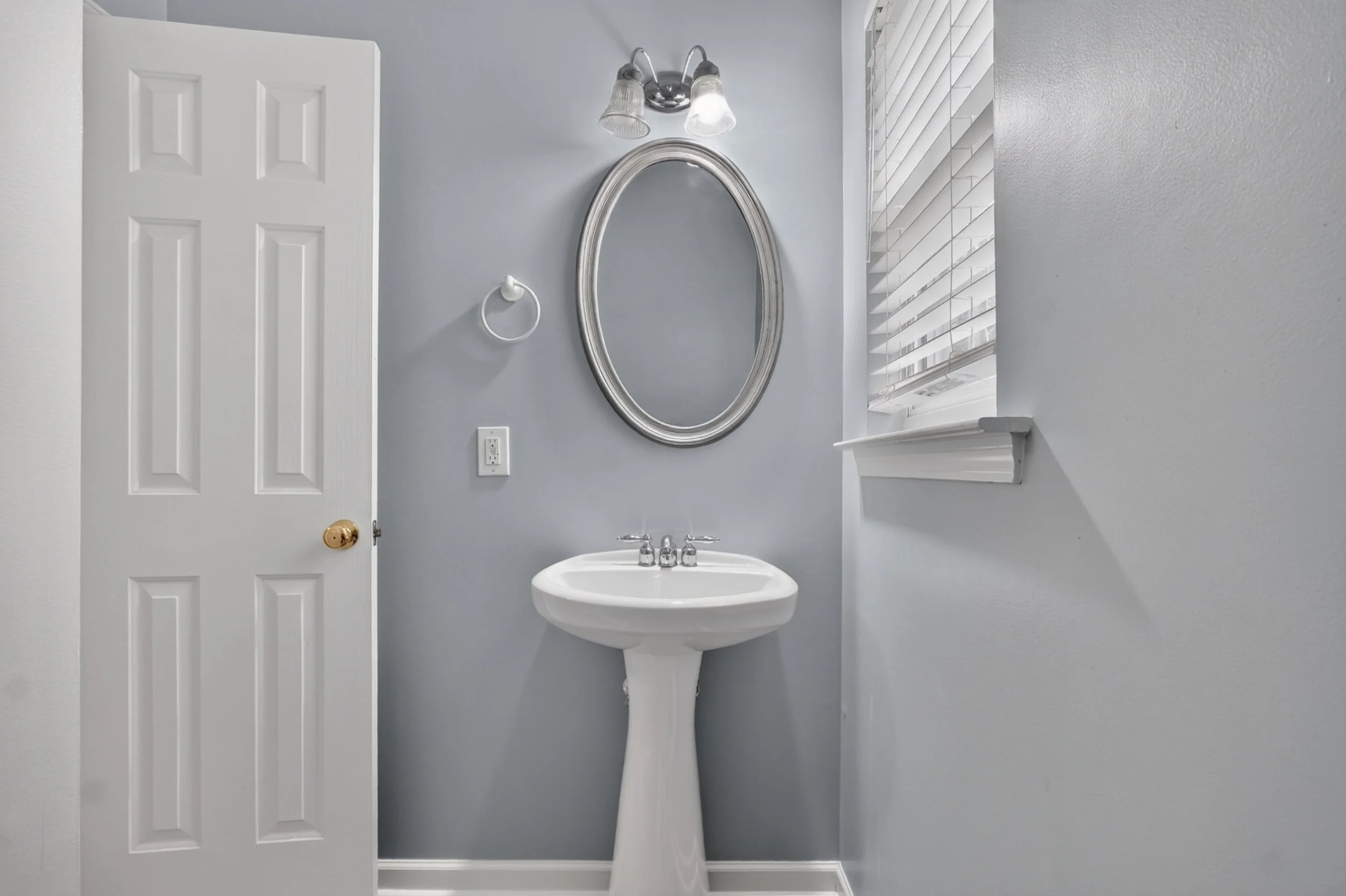 25 Powder Room.jpg