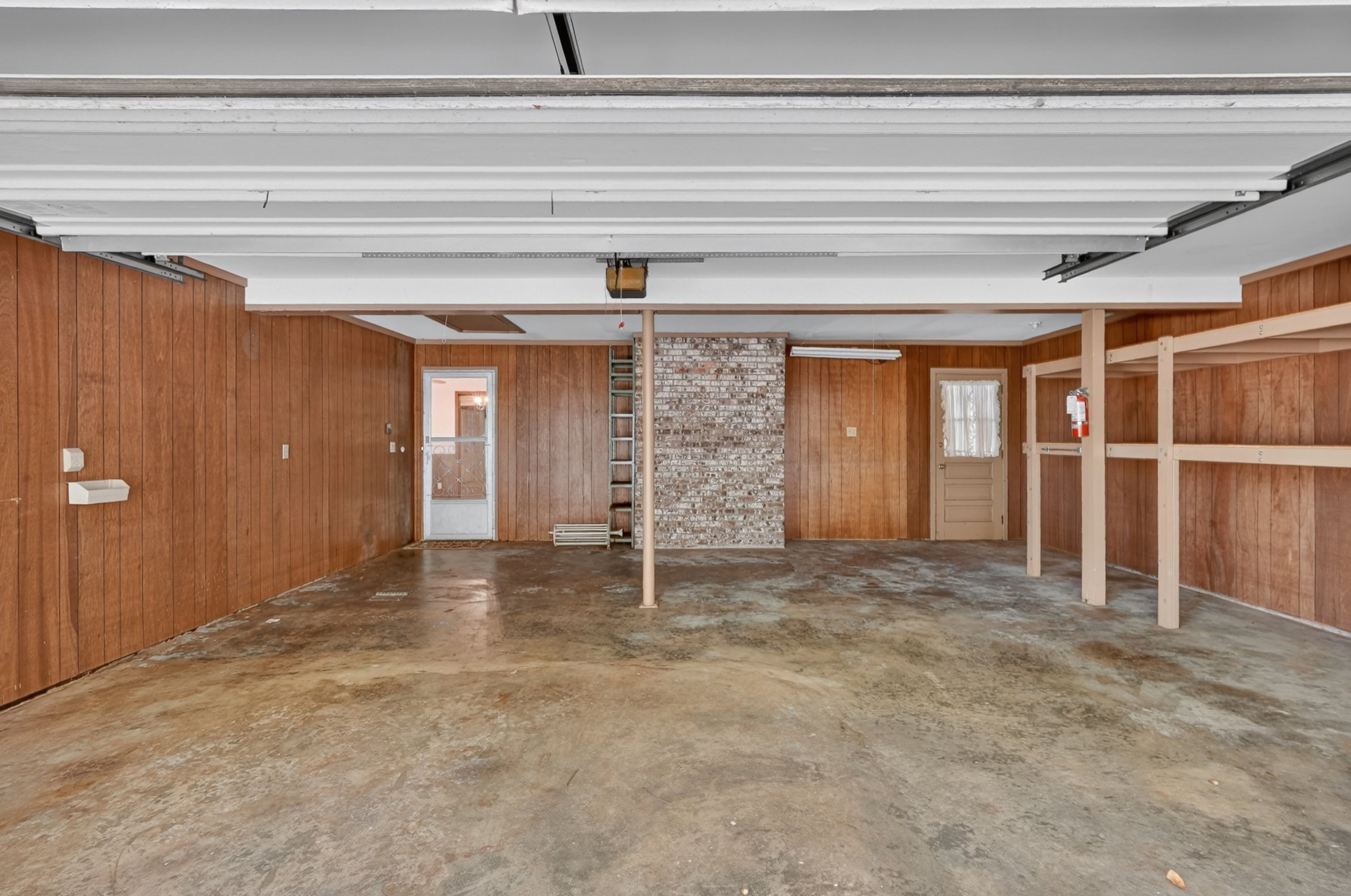 37 Garage.jpg