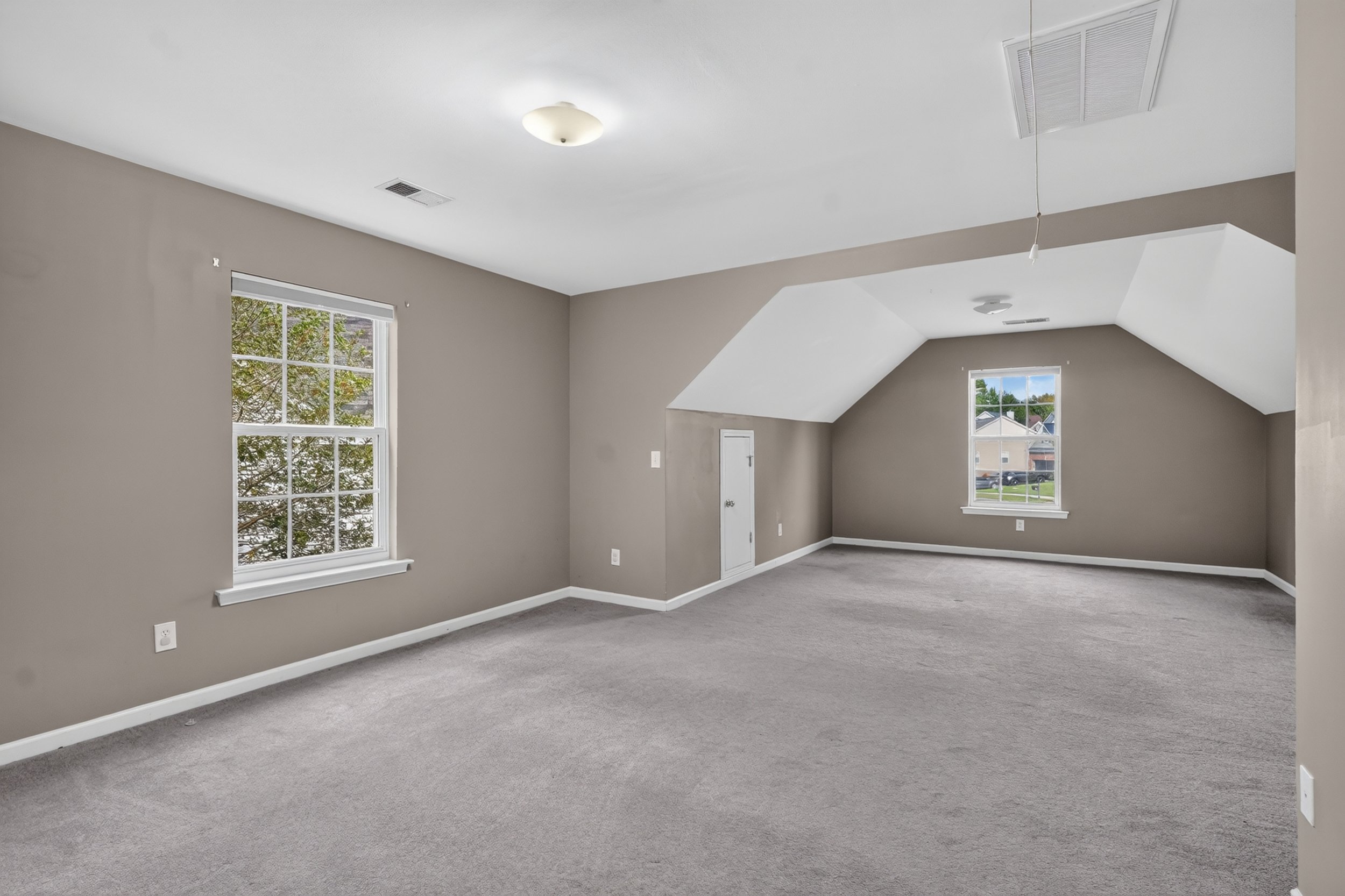 46 Bonus Room.jpg