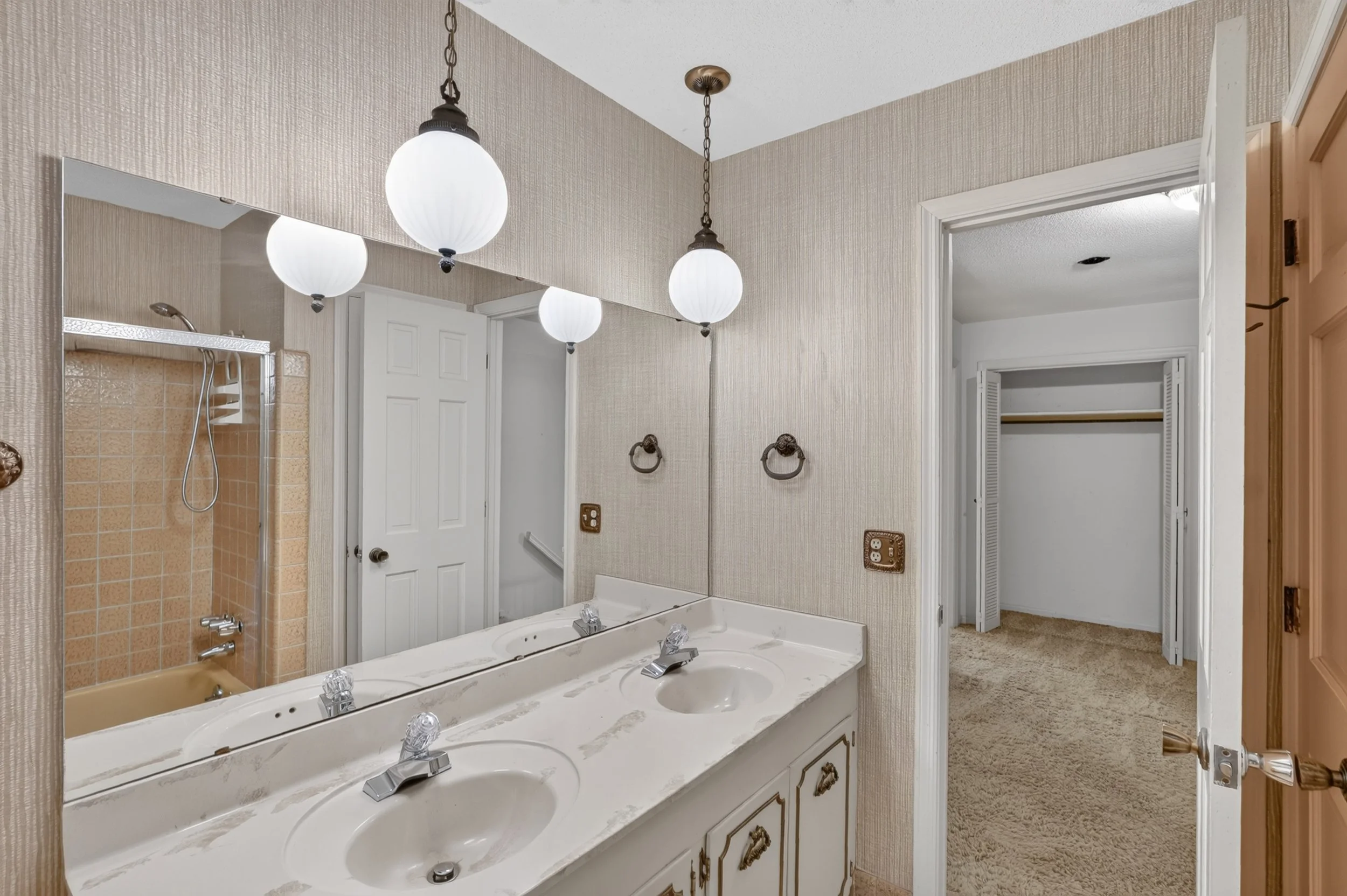 33 Hall Bath.jpg