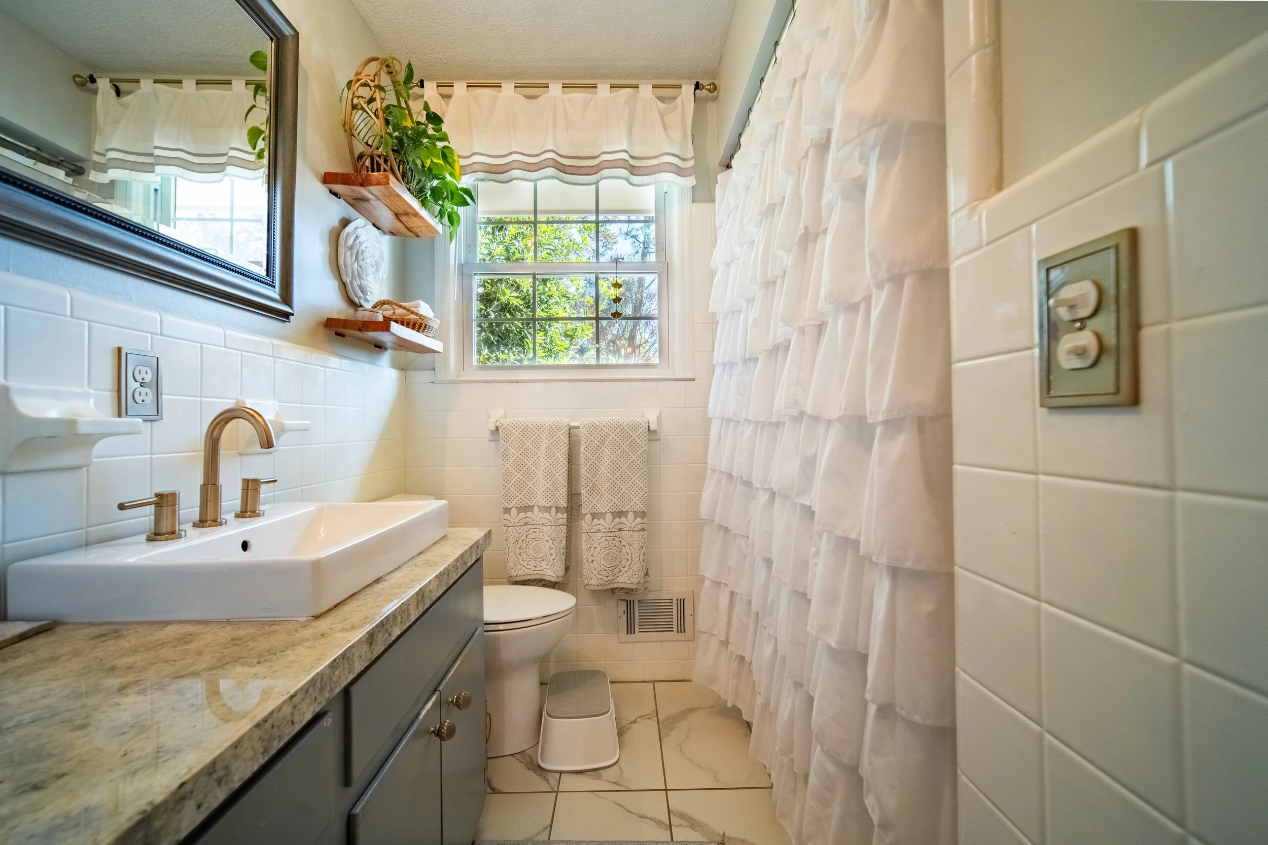 27 Hall Bath.jpg