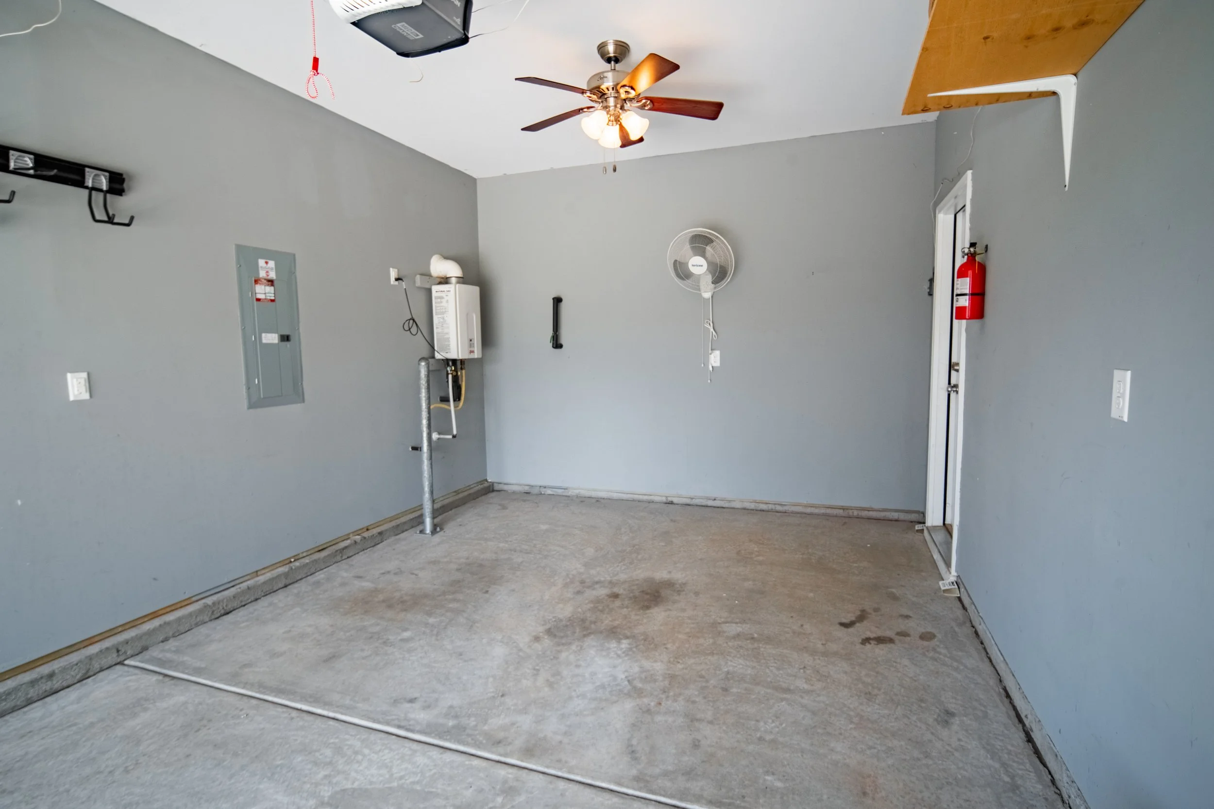 32 Garage.jpg