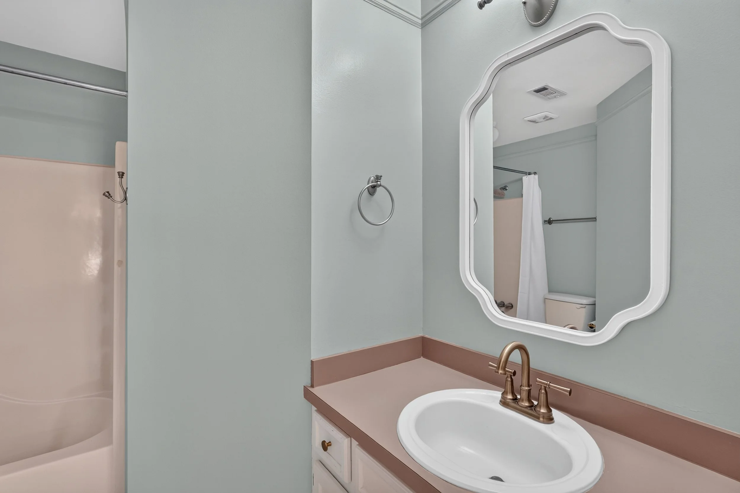 38 Hall Bath.jpg