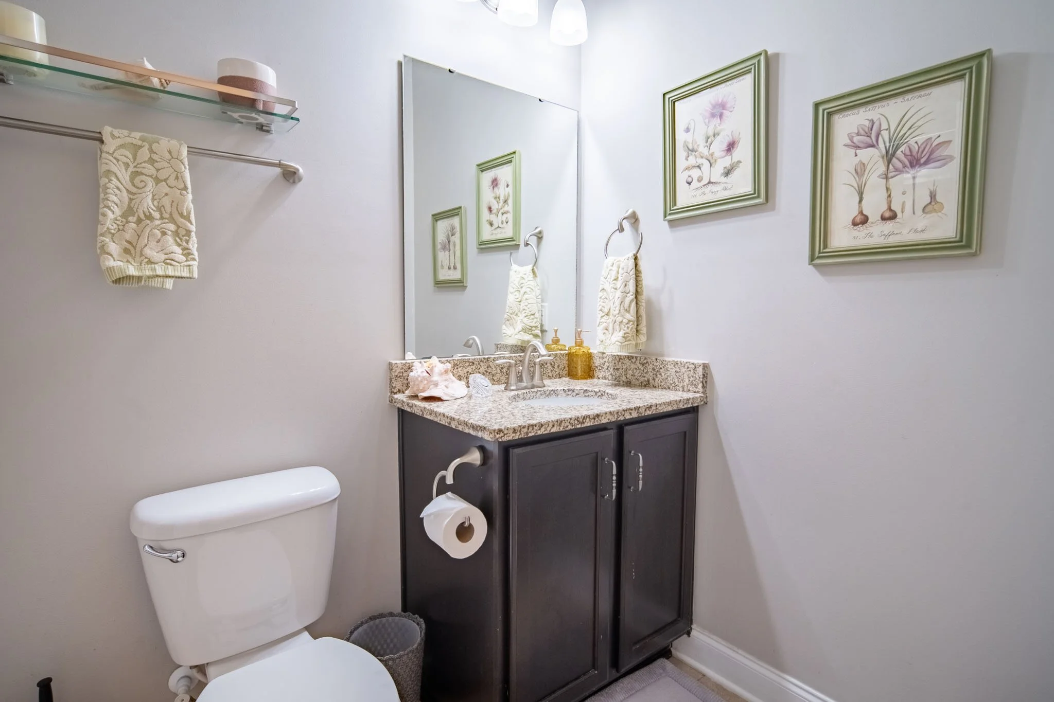 21 Downstairs Bath.jpg