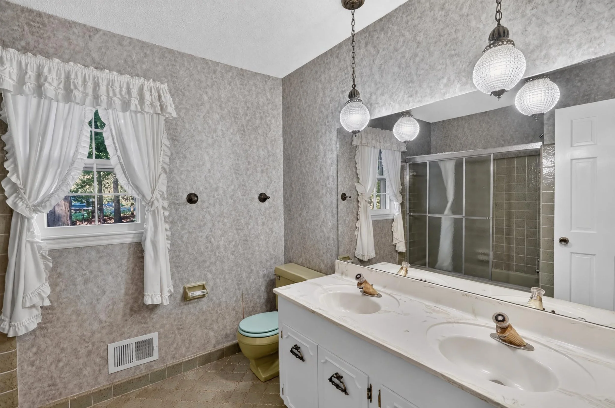 21 Hall Bath.jpg