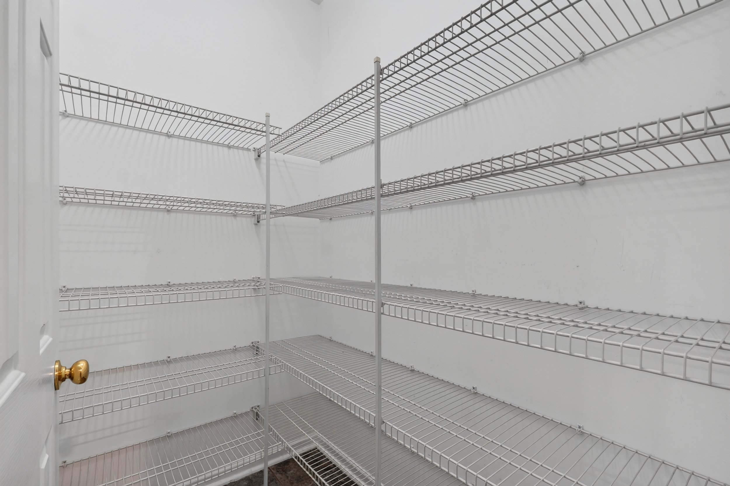22 Pantry.jpg