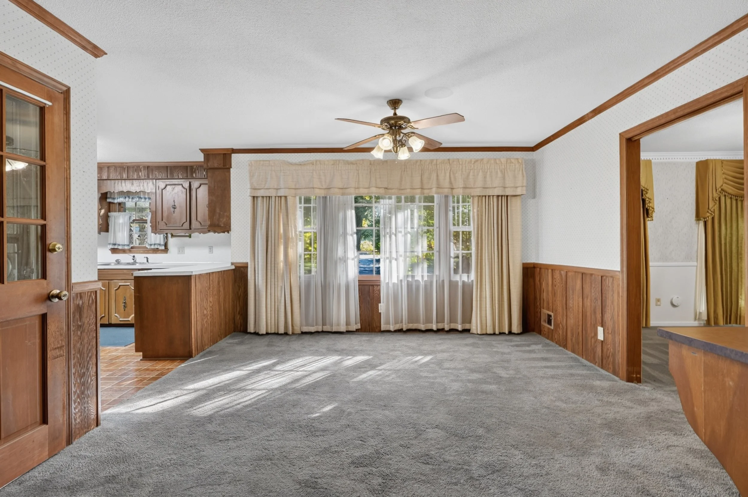 9 Dining Area.jpg