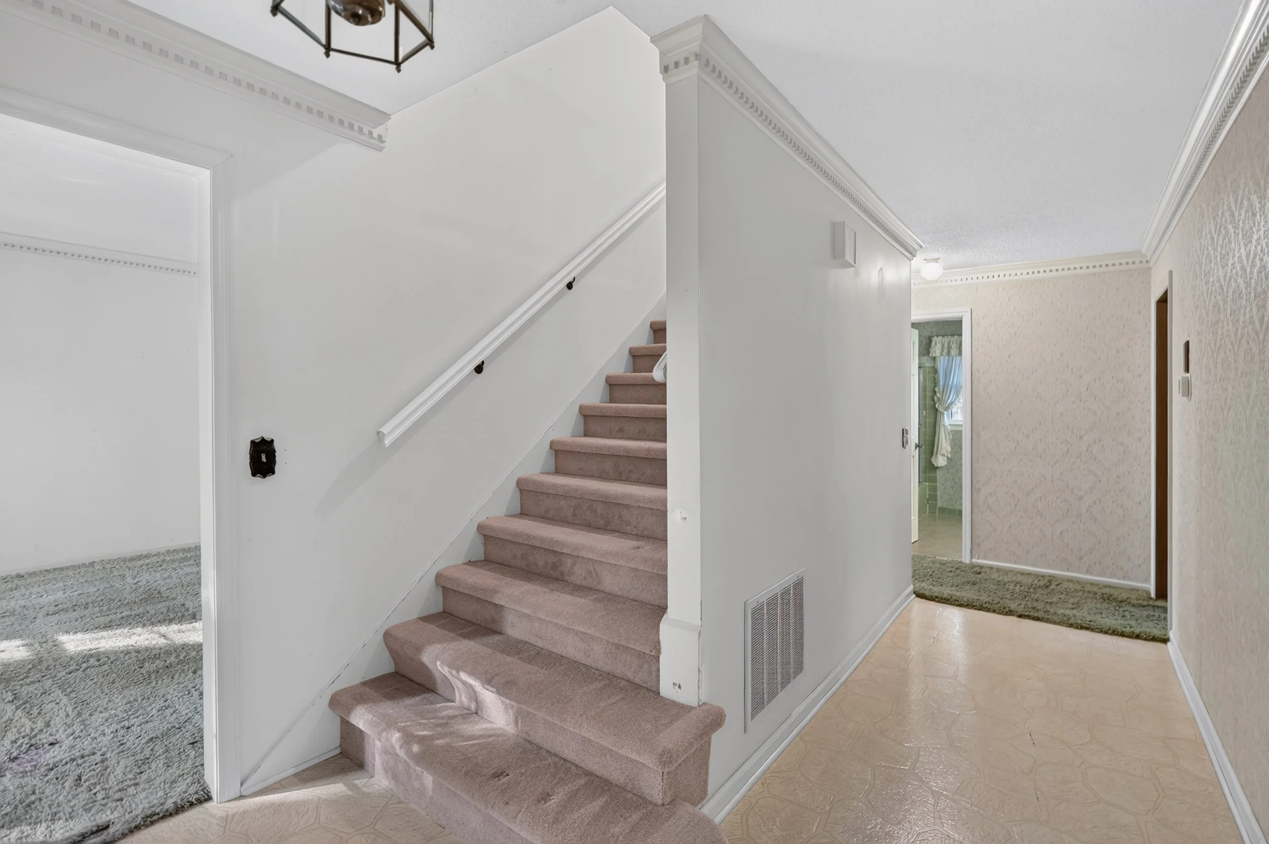 4 Foyer.jpg