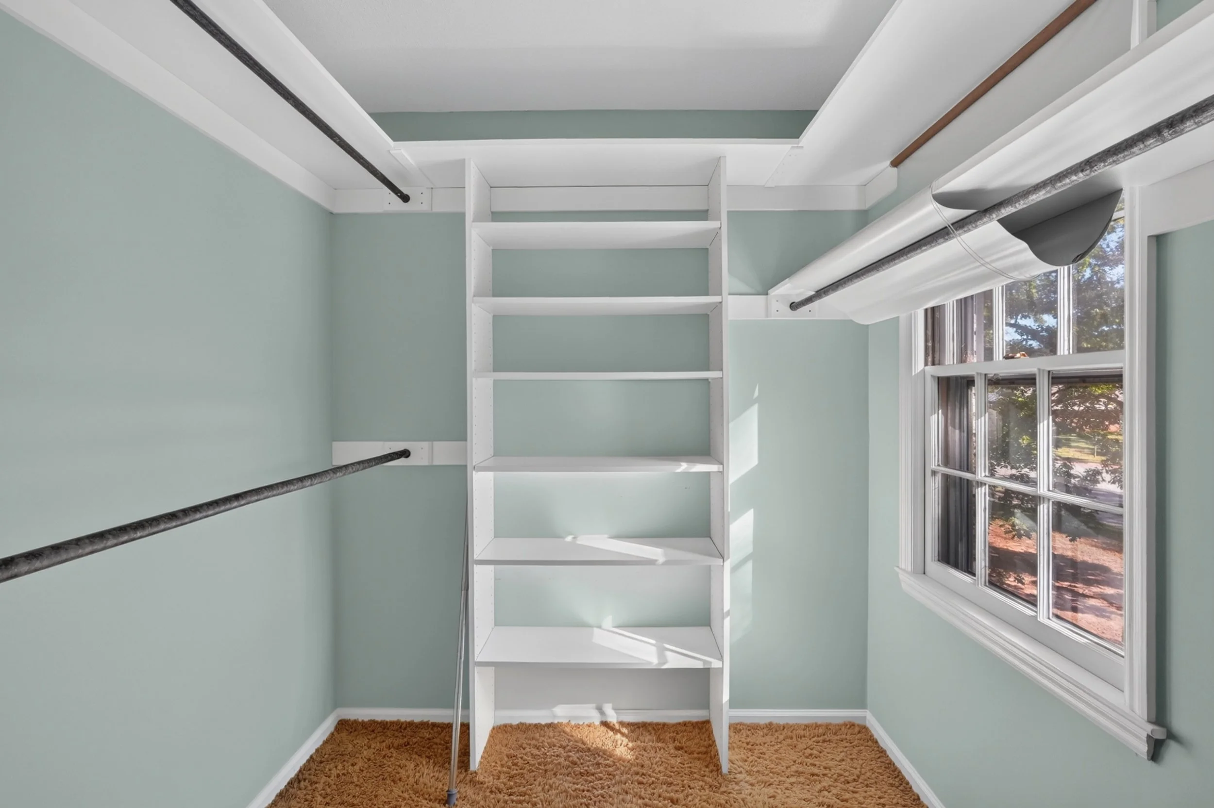 26 Primary Closet.jpg