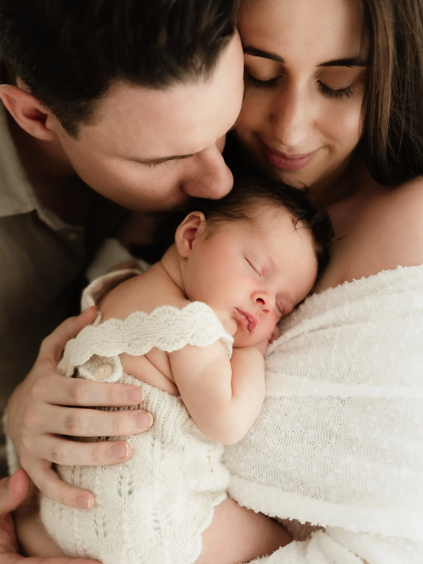 This &amp; knowing you have preserved one of the most precious moments of your life ✨🤍

A family of dreams ✨🤍

#indiawillowphotography #perthnewbornphotographer #naturalnewbornphotographerperth #perthbabyphotographer #joondalupnewbornphotographer