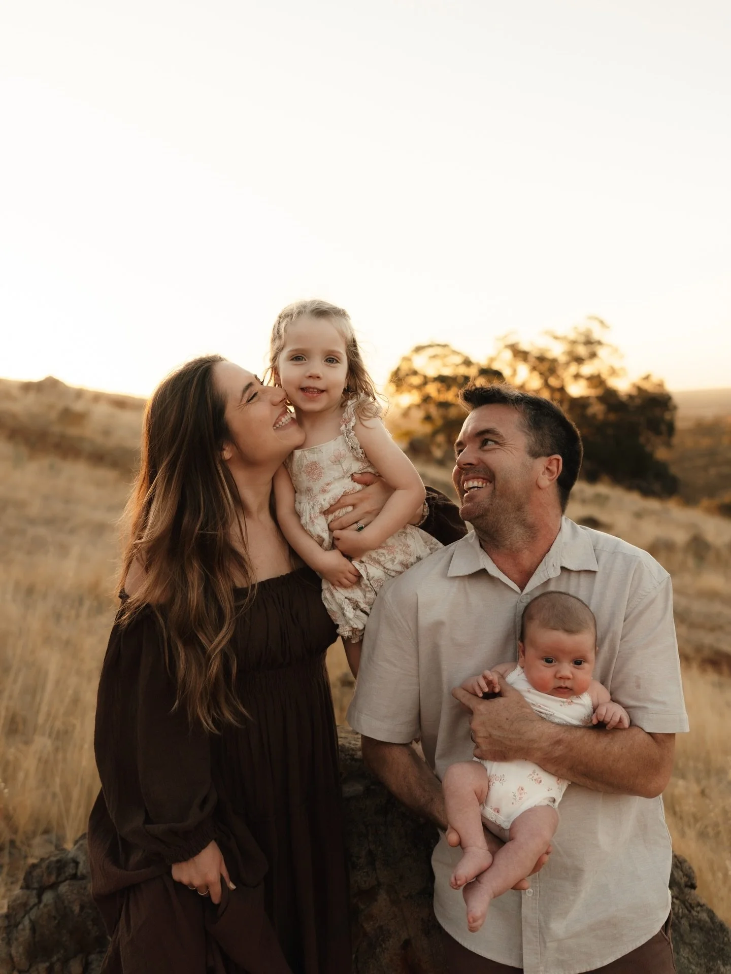 Welcoming their littlest love into the world in the most magical way ✨. 

Five weeks new and already exploring the beautiful world we live in. 

Family sessions like these are so divine. I am addicted. 

#perthfamilyphotographer #perthfamilies #perth