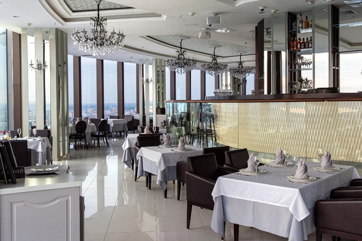 Seating arrangement in dining room of fancy NYC restaurant