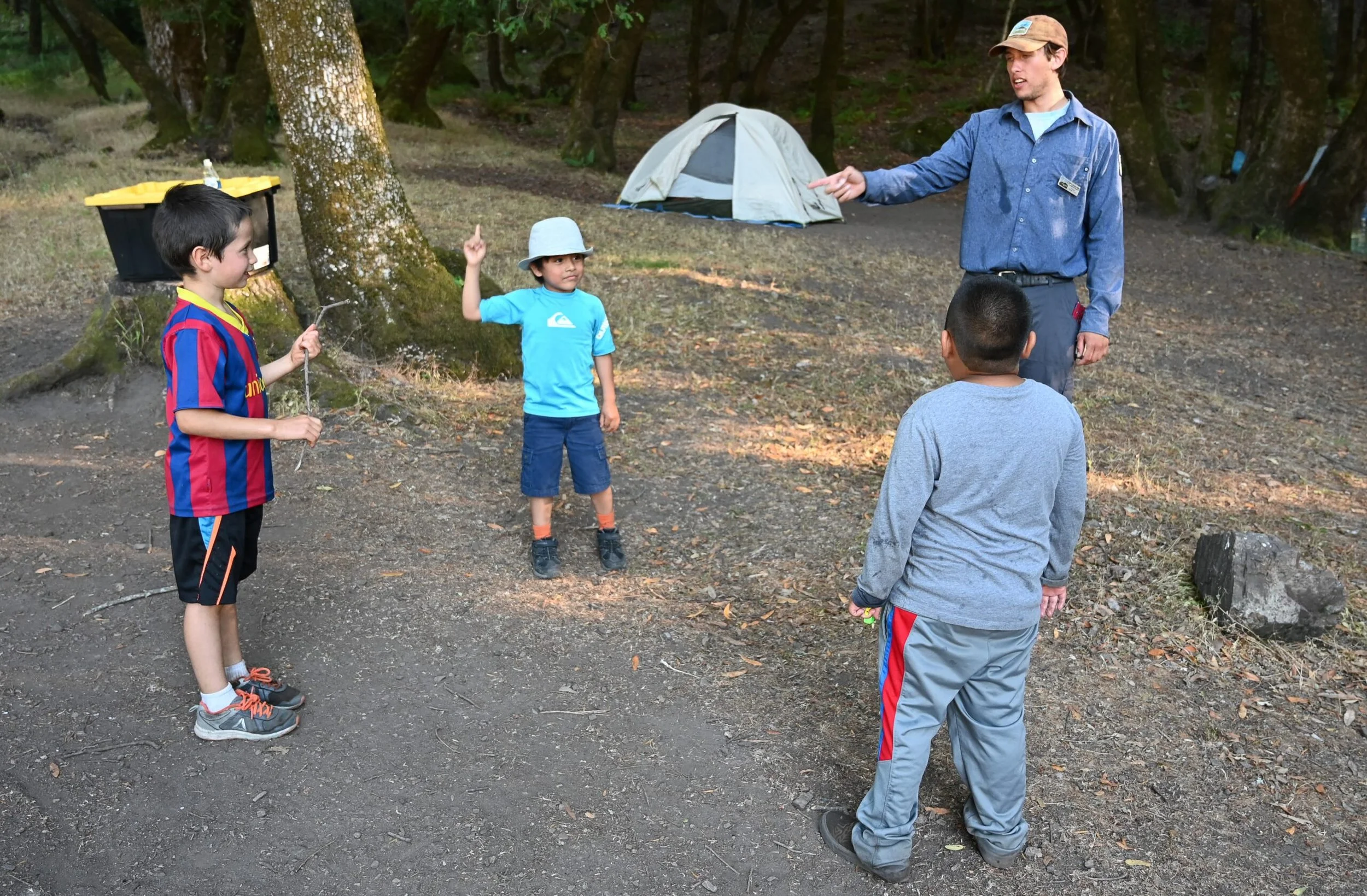 Meet Sonoma Ecology Center’s Senderos Naturales Program Assistant, Mario Coronado | Conoce al Asistente del Programa Senderos Naturales del Sonoma Ecology Center, Mario Coronado