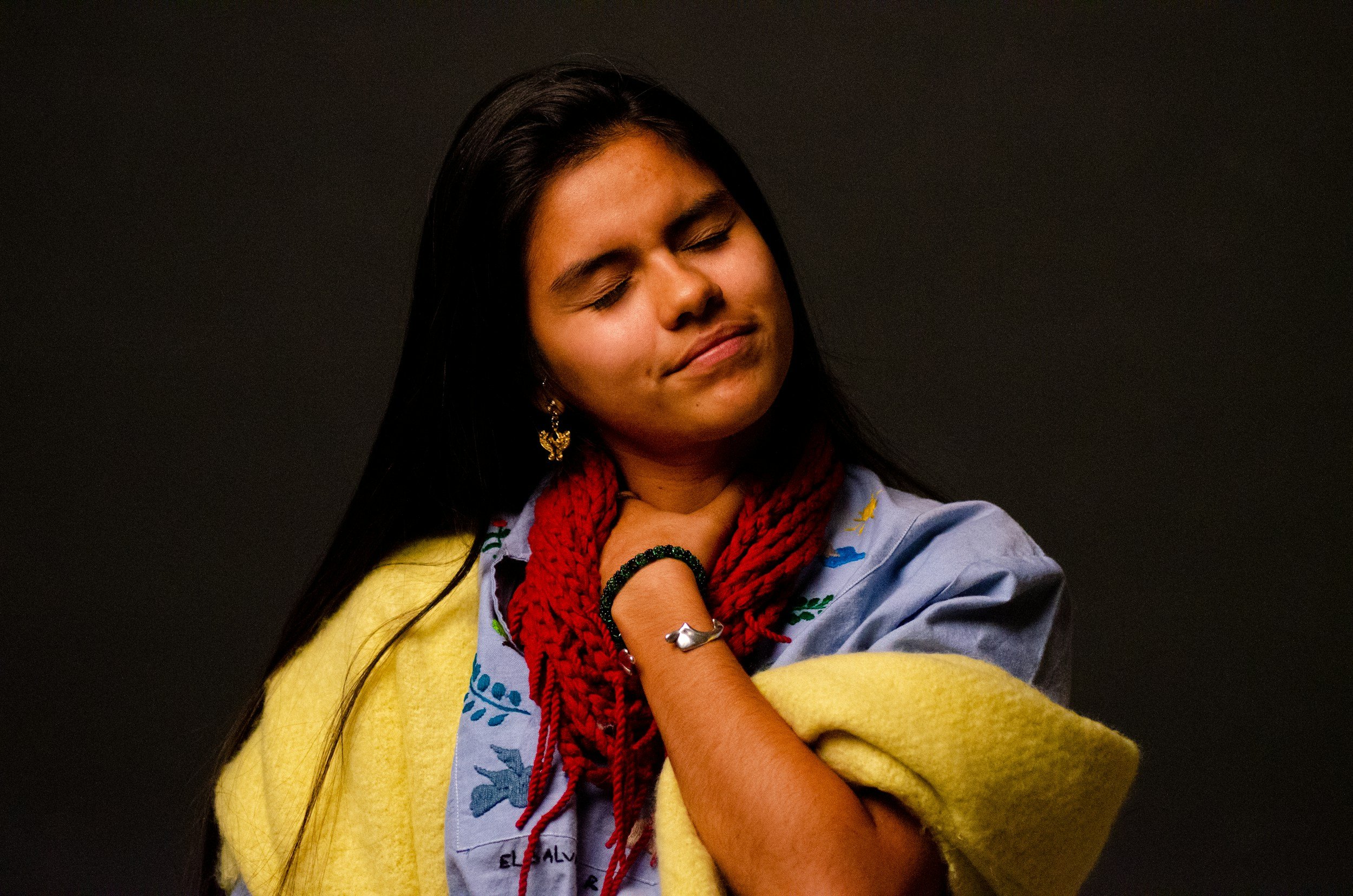 woman holding her neck showing a facial expression of pain
