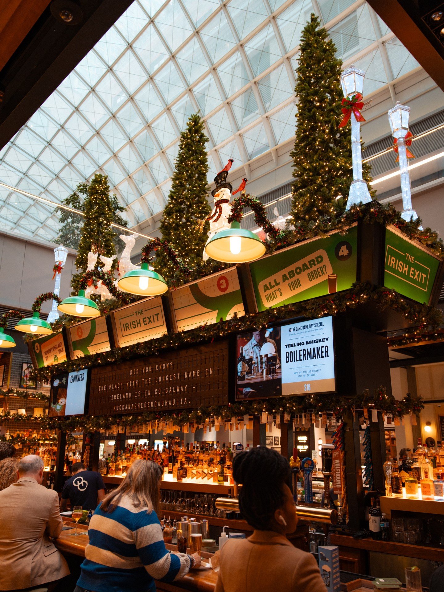 If you saw yesterday&rsquo;s announcement about Jingle Jangle coming to Atlanta, you might be wondering what exactly it is&hellip;

This is our first year hosting @thedeadrabbitNY&rsquo;s famed festive pop-up, but our siblings at @theirishexitpub are