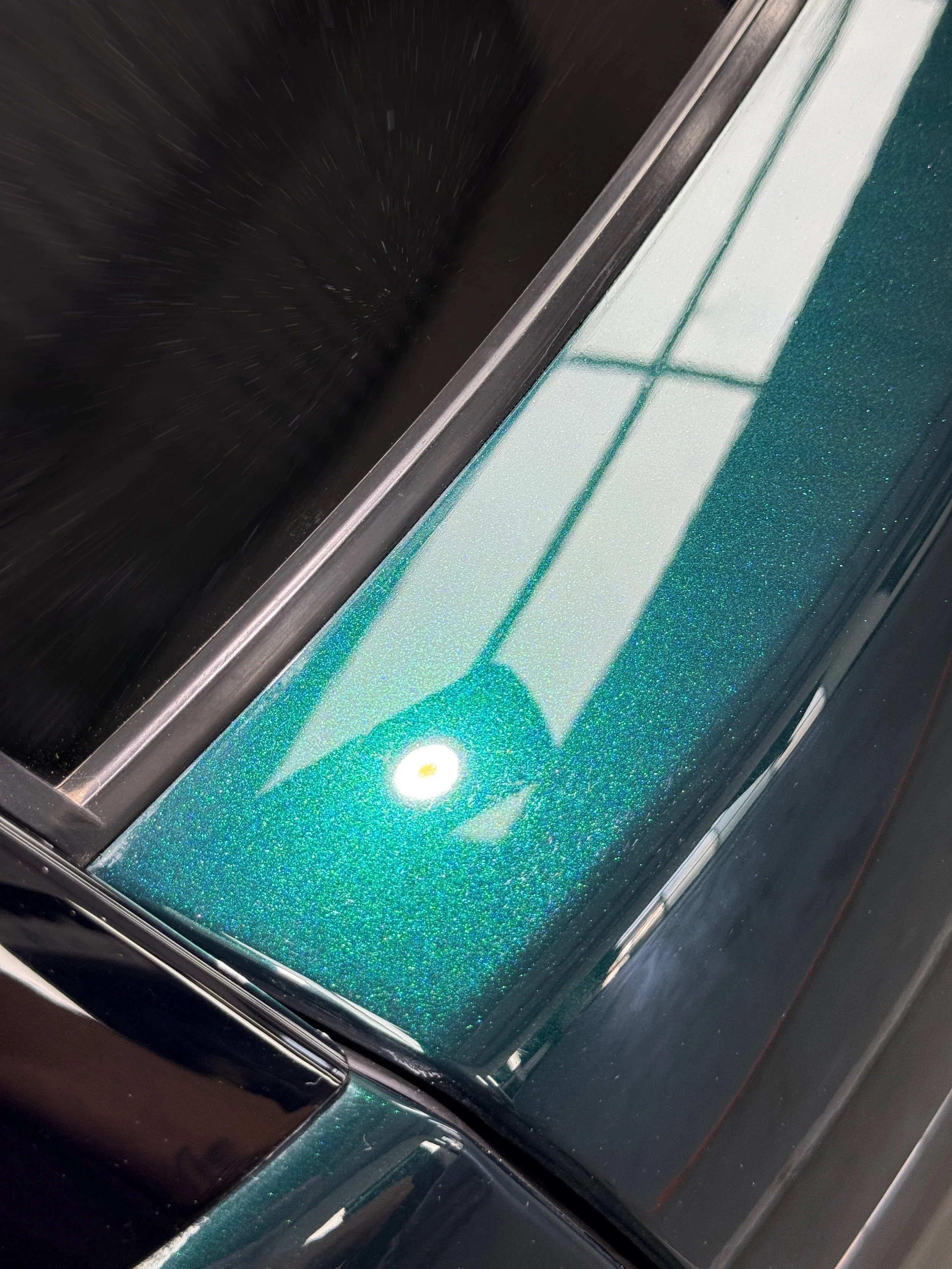 Range Rover boot lid with improved gloss and reflections after machine polishing