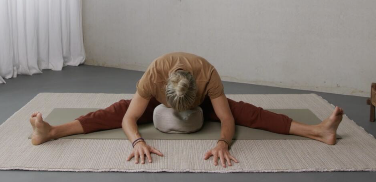 Yoga by Happinez: “Volledig in je Zijn”