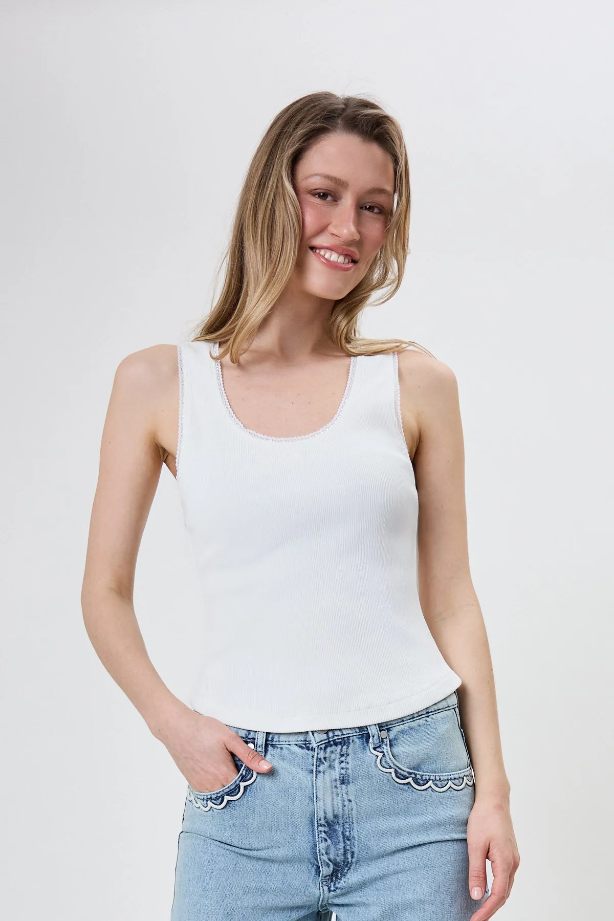 Jolie Lace Tanktop_white_1005881000_290.jpg