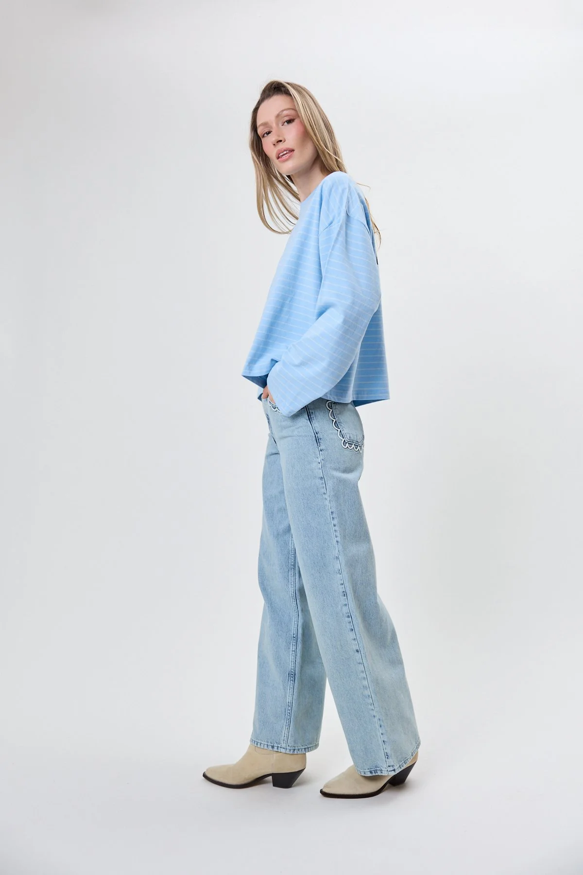 Regular Longsleeve Hot Girls_sky blue_1006042020_362.jpg