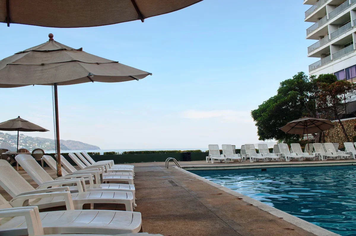 hotel_el_presidente_acapulco_alberca_2.webp