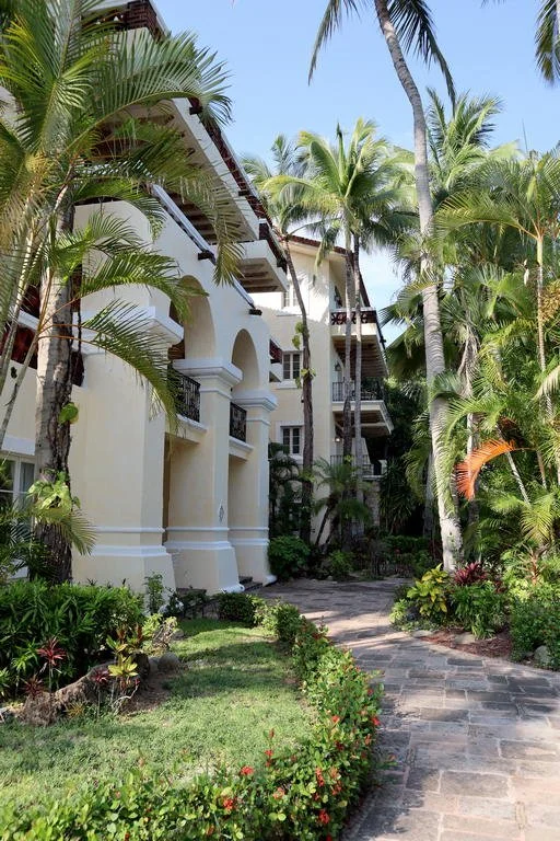 grand_isla_exterior_el-hotel-grand-isla-navidad-resort-manzanillo-colima-11.jpg