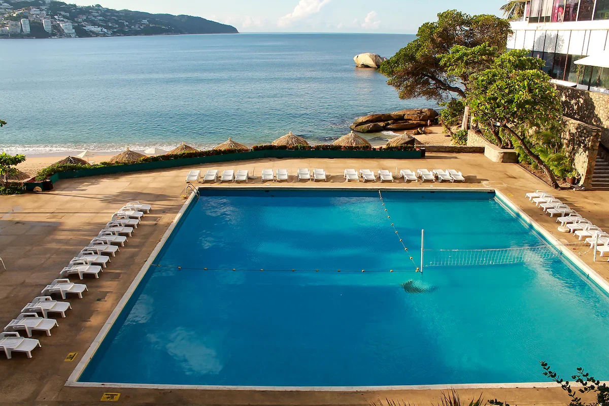 hotel_el_presidente_acapulco_alberca_1.webp