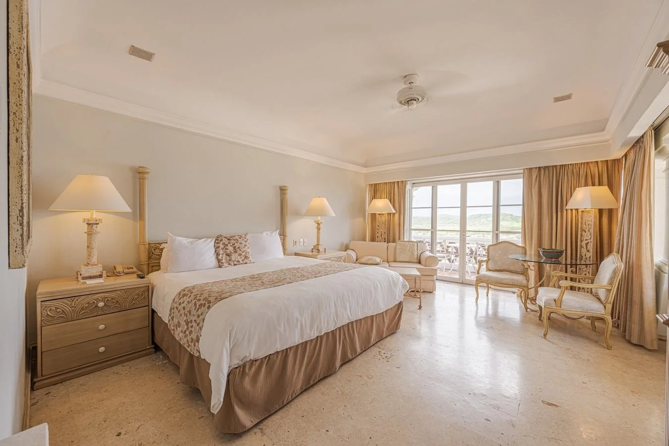 grand_isla_habitacion_habitacion-de-lujo-hotel-isla-navidad-resort-01.jpg