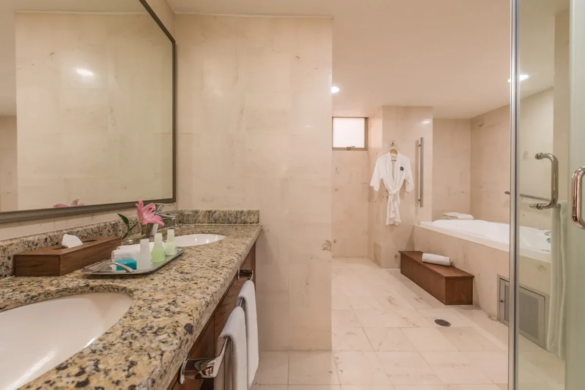 suites_perisur_habitacion_junior-suite-double-4-copia_2_orig.webp