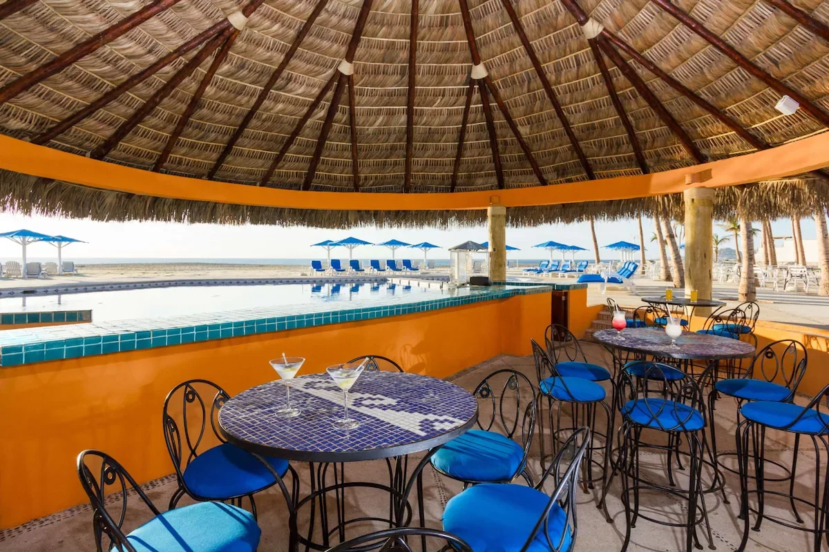 posada_real_los_cabos_bar_playa.webp