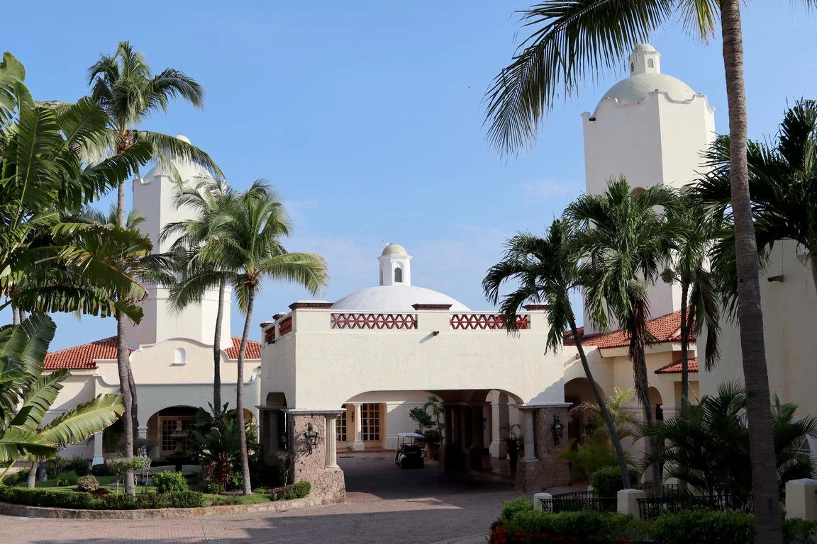 grand_isla_exterior_el-hotel-grand-isla-navidad-resort-manzanillo-colima-07.jpg