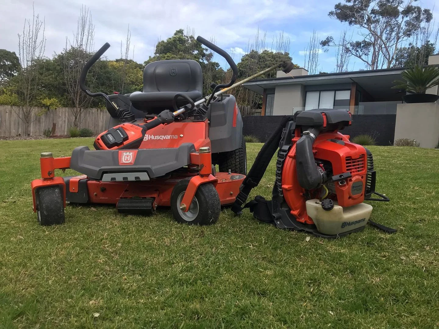 Lawn care set up for 2022.  #husqvarna #lawncare #zeroturn #aus #melbourne #frankston #langwarrin #mteliza #lawnmowingcontractorsaus #edging