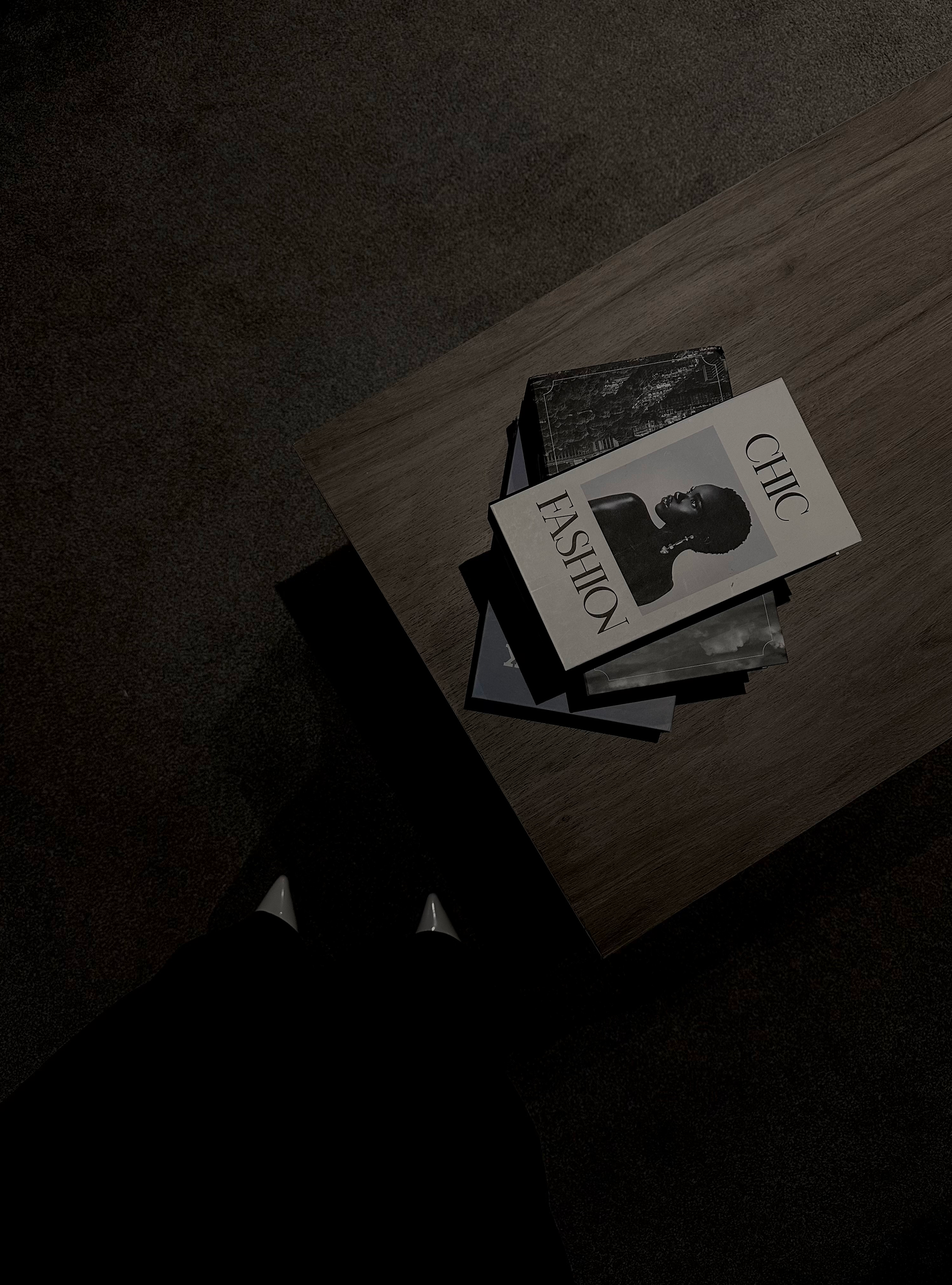 minimal-desk-book.png