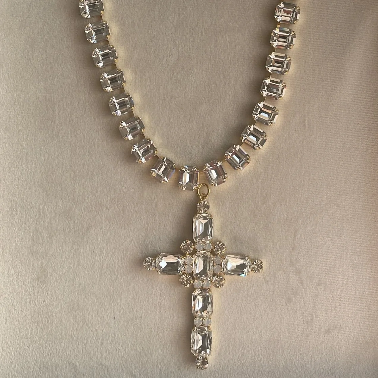 The ARIYAH Crystal Necklace with GRECIAN Crystal Cross