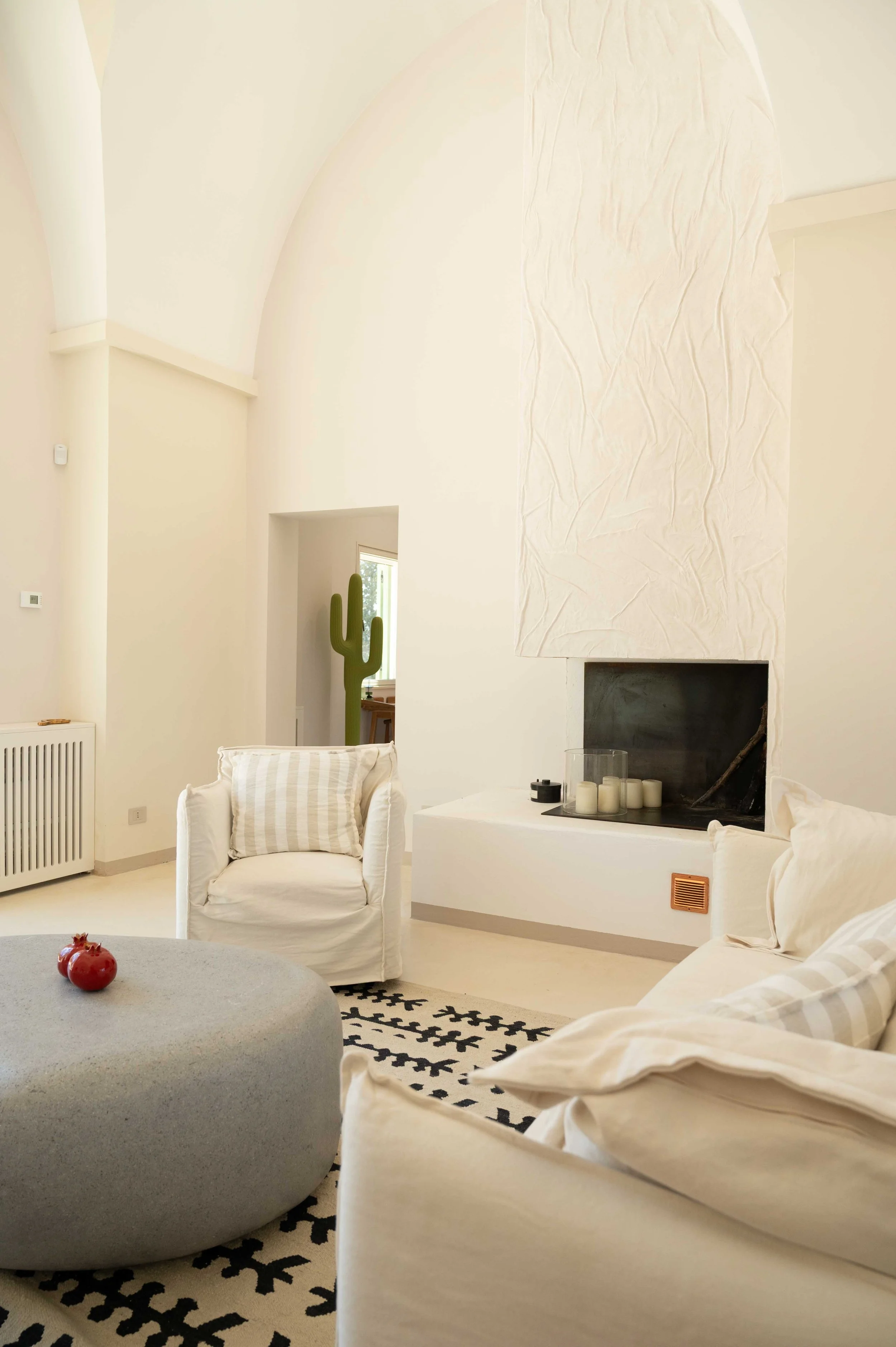 Living room with fireplace 