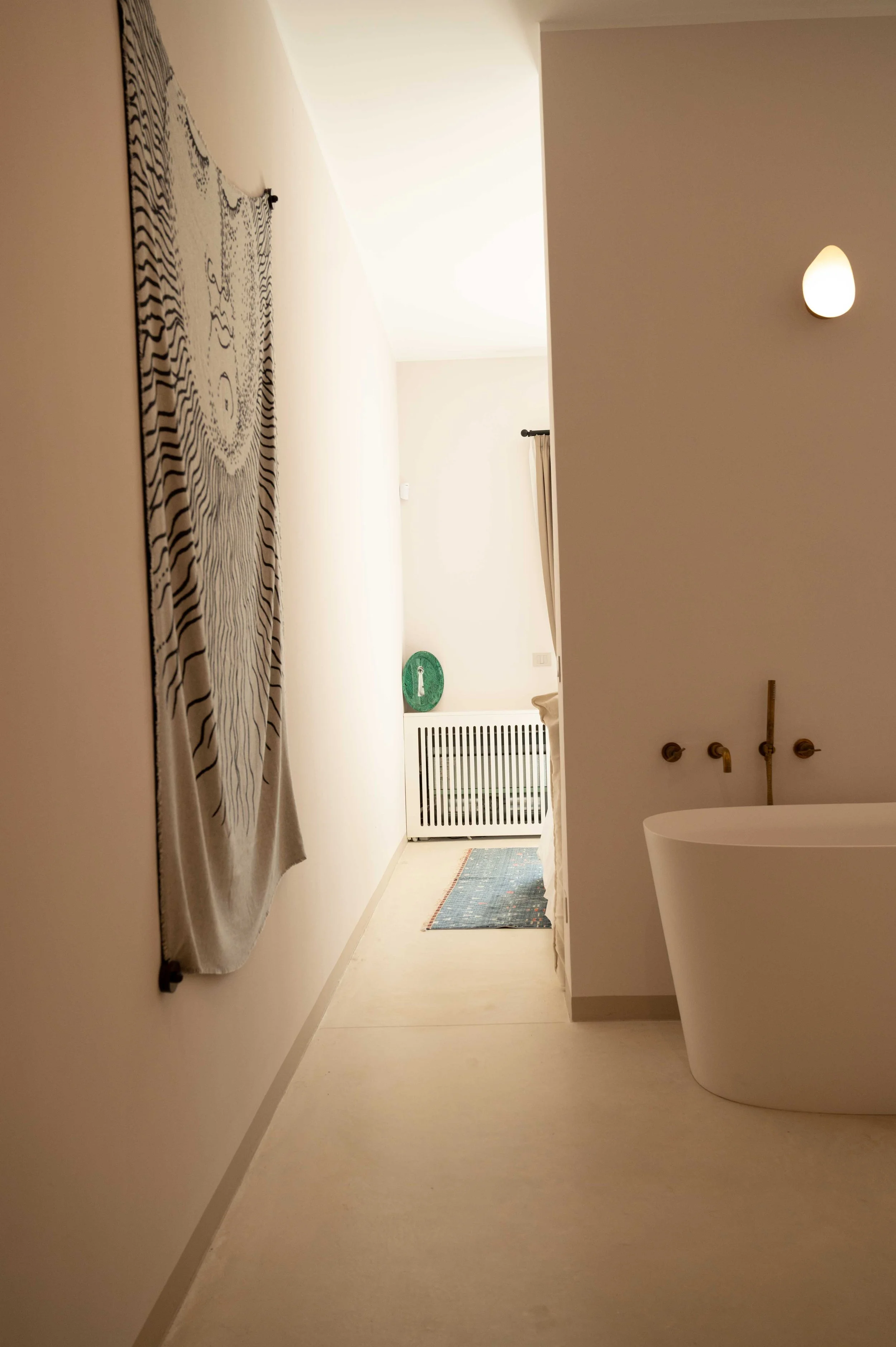 Bedroom with bathtub