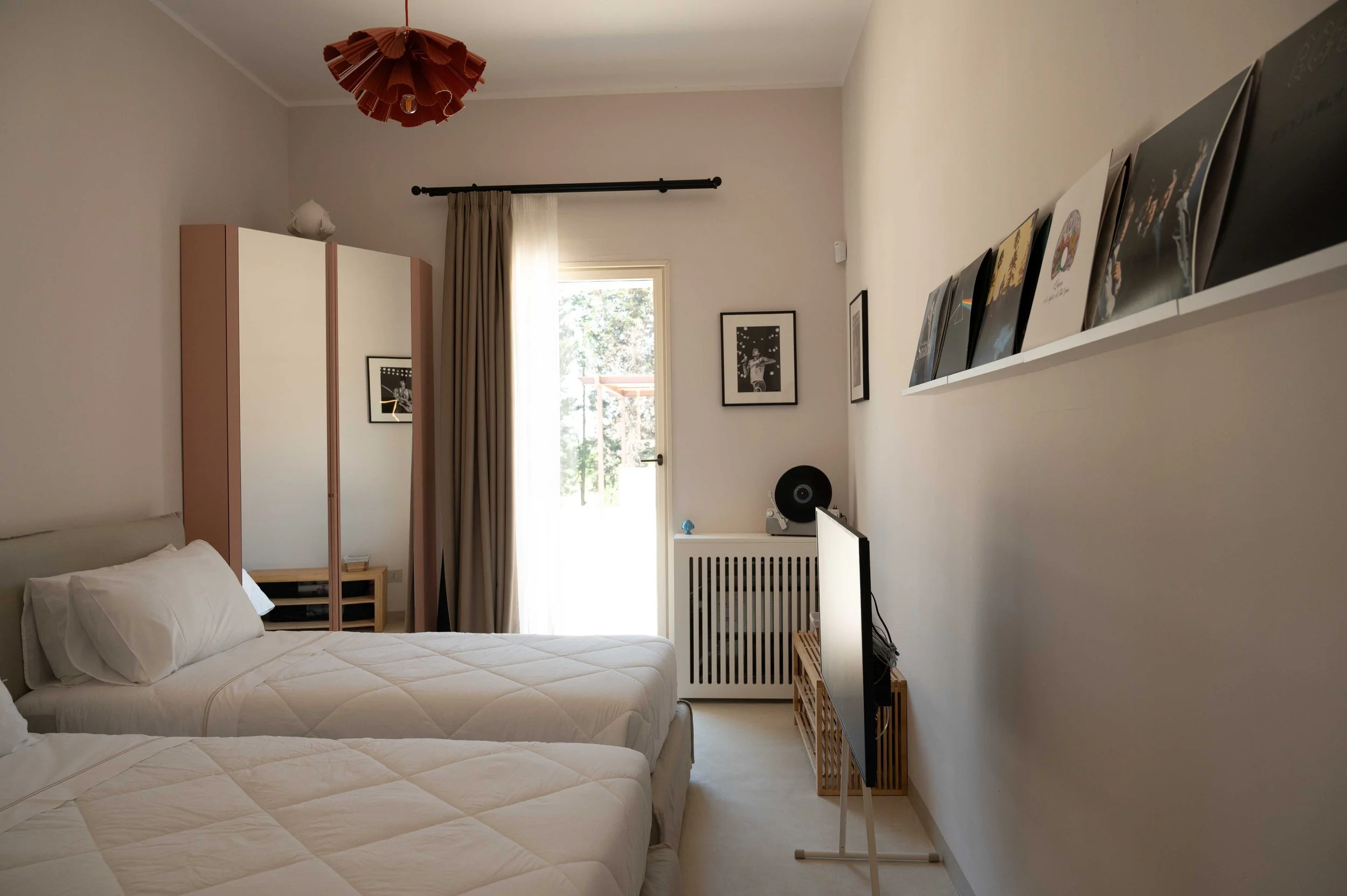 Twin bedroom at Masseria Coucou