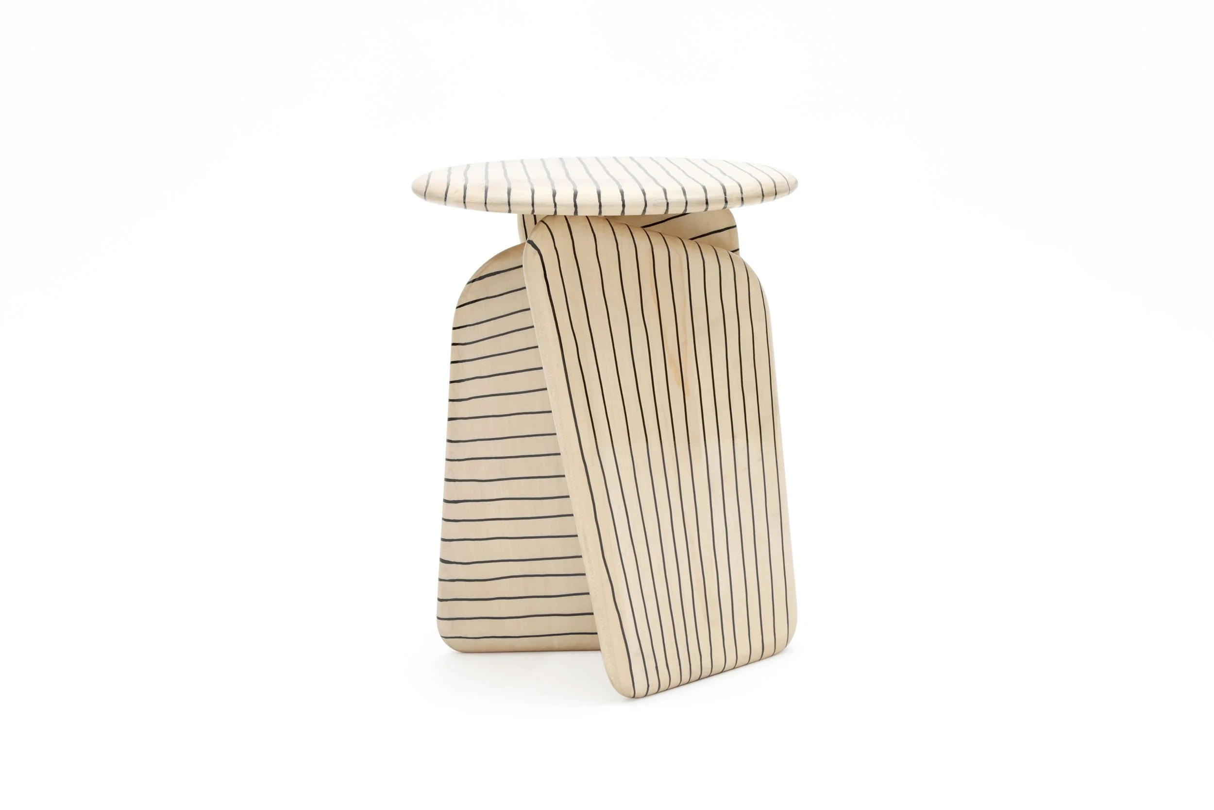 Vent contraire side table with black lines