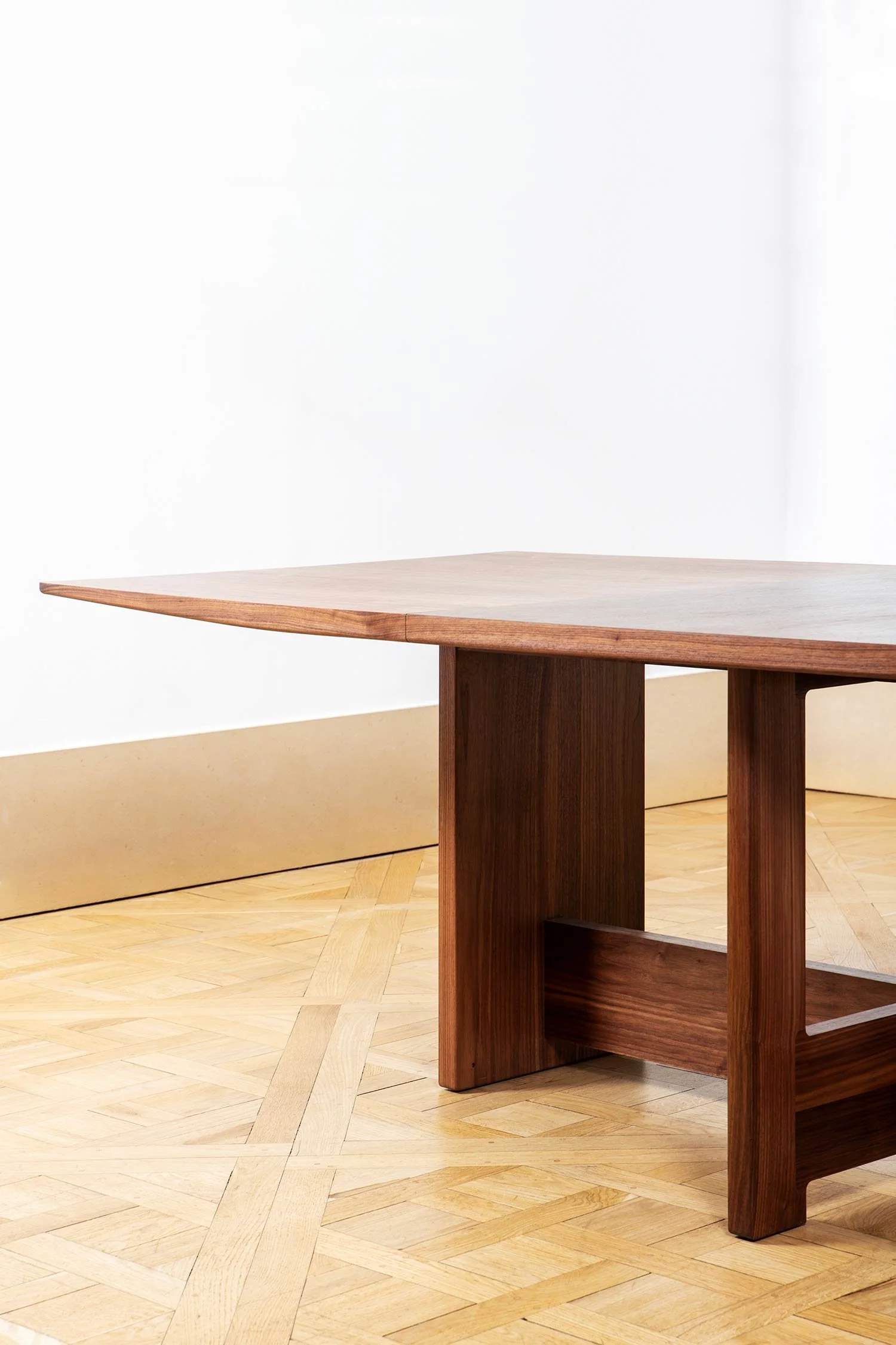 Details of the walnut floating tabletop