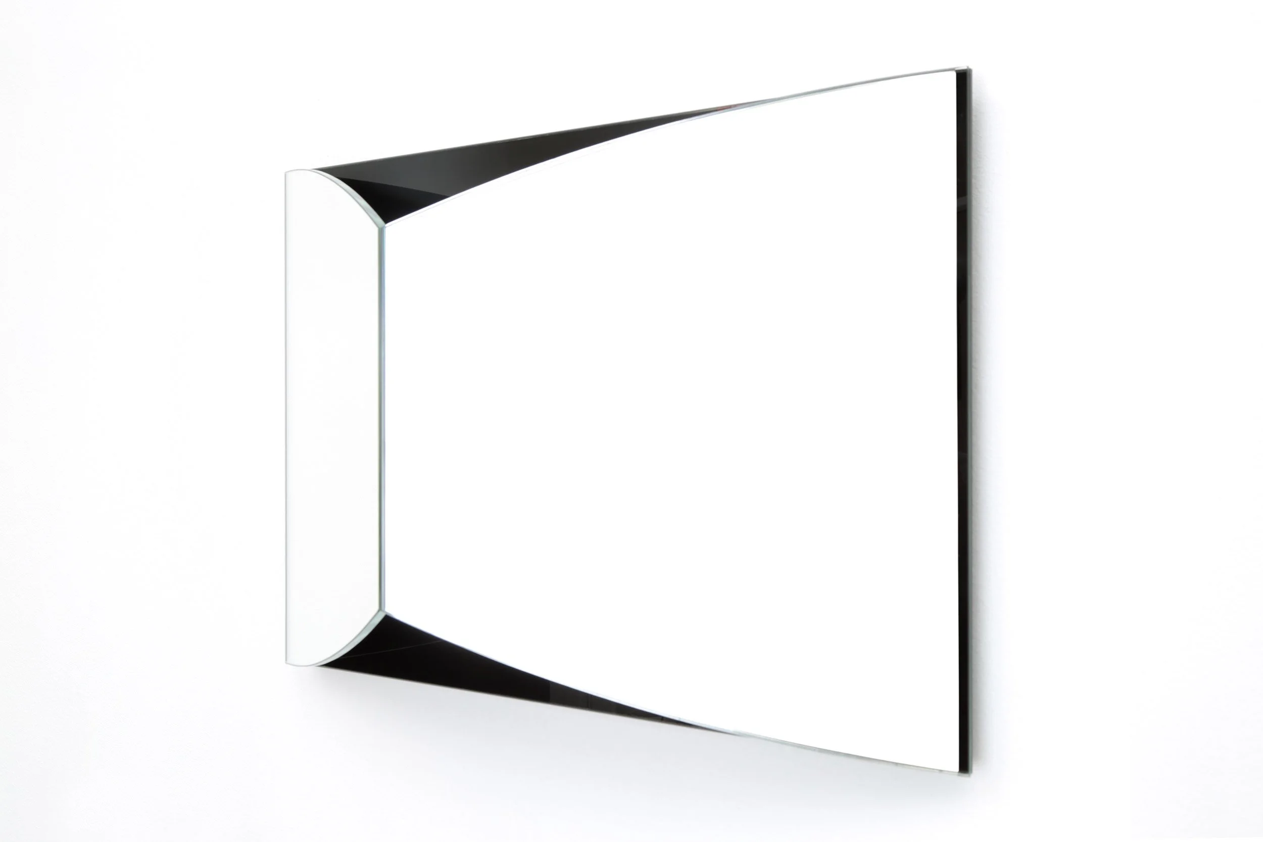 Glace PLiée wall mirror with a volume effect side view