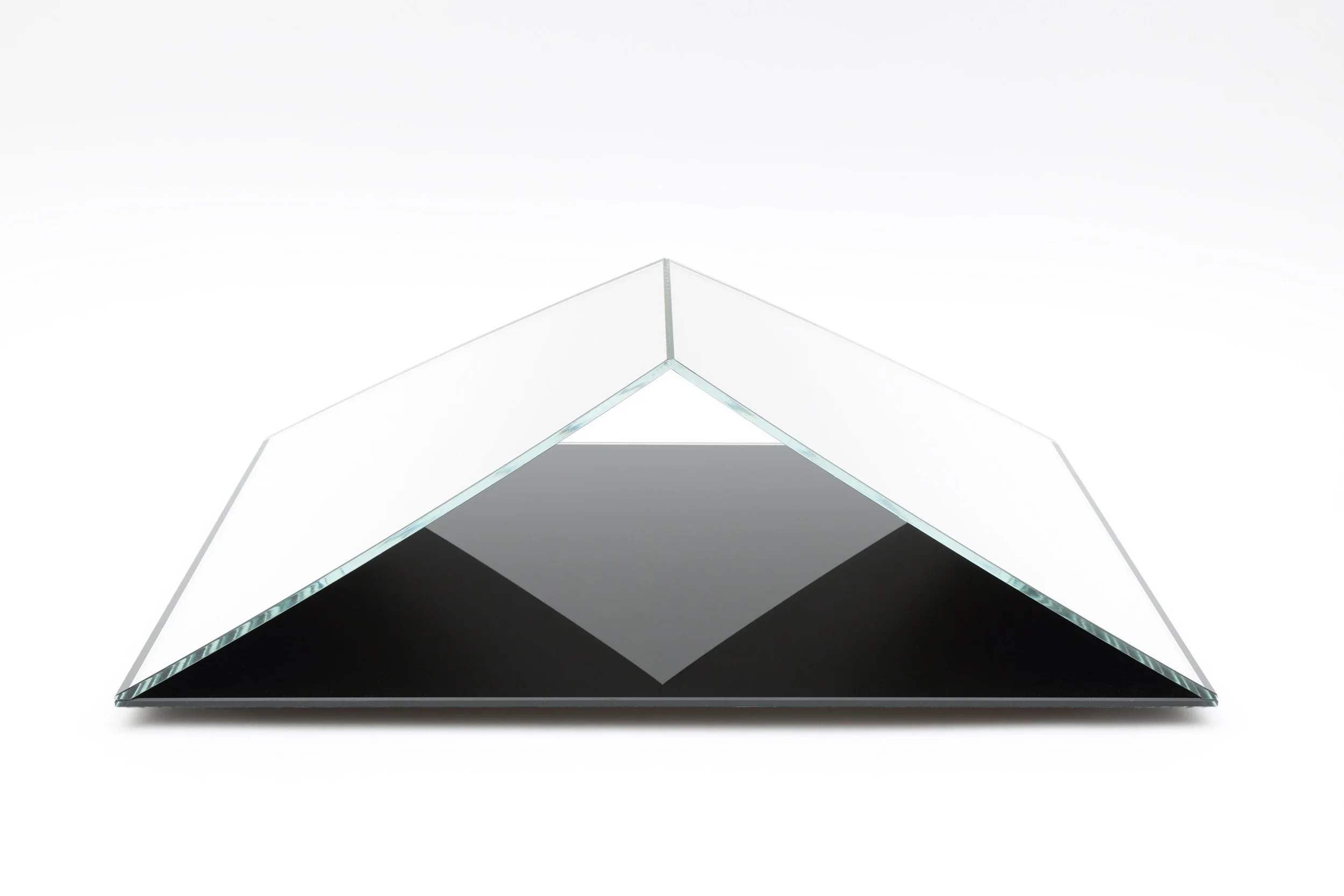 Glace PLiée wall mirror with a volume effect detailed view