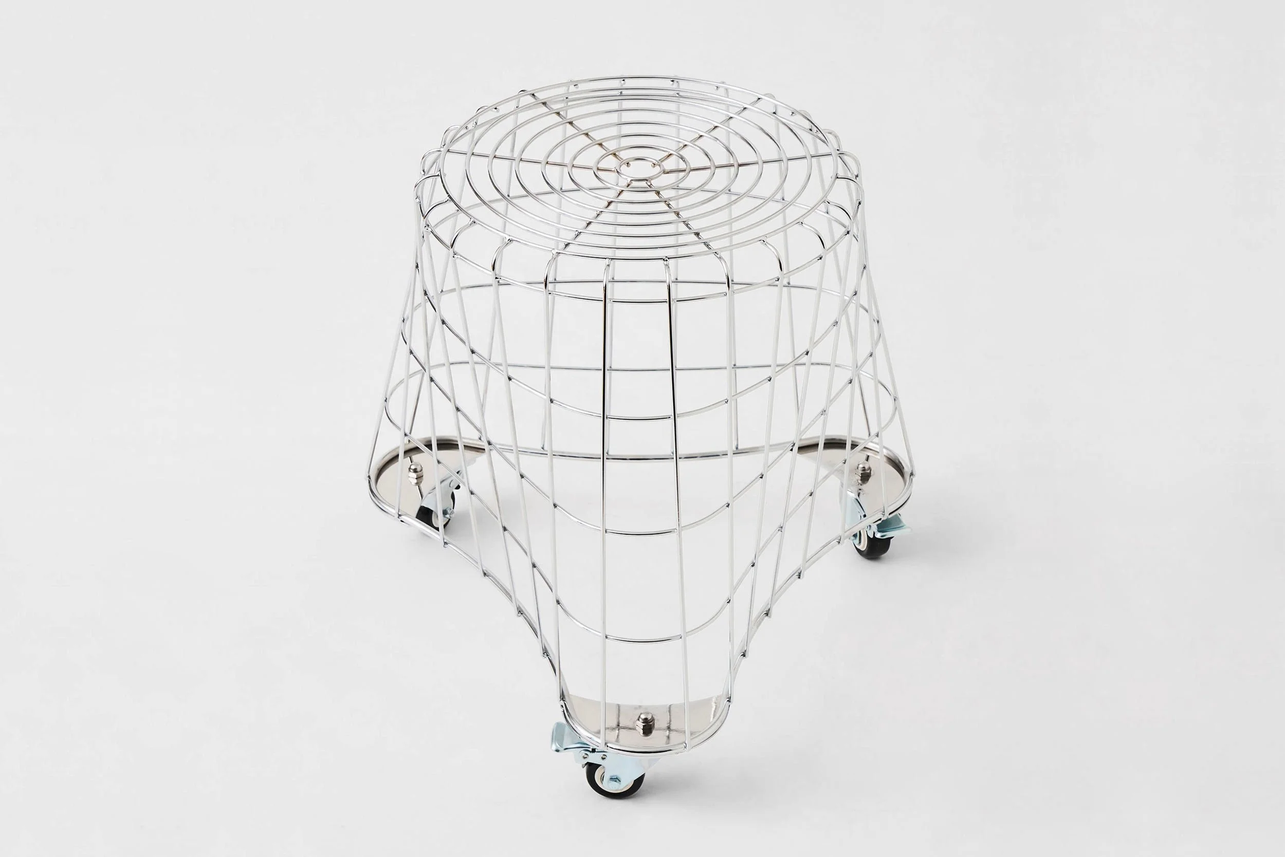 Grid stool made of wire frame with rollers
