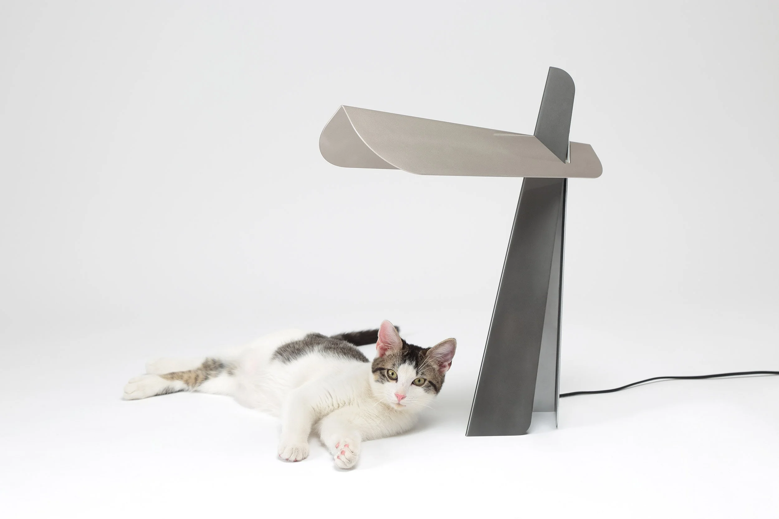 Aluminium profile table lamp