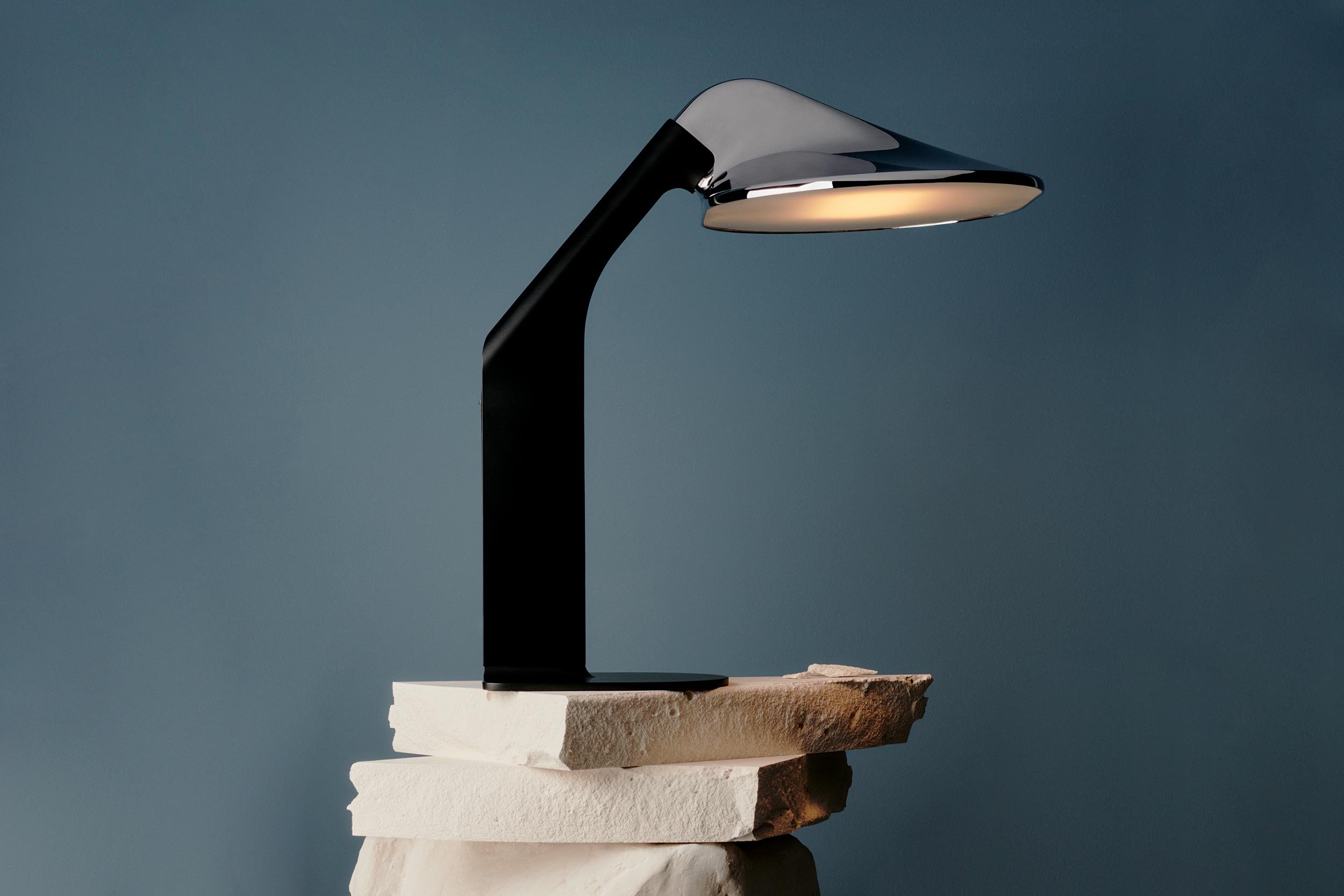Niwaki table lamp with a chrome lampsgade