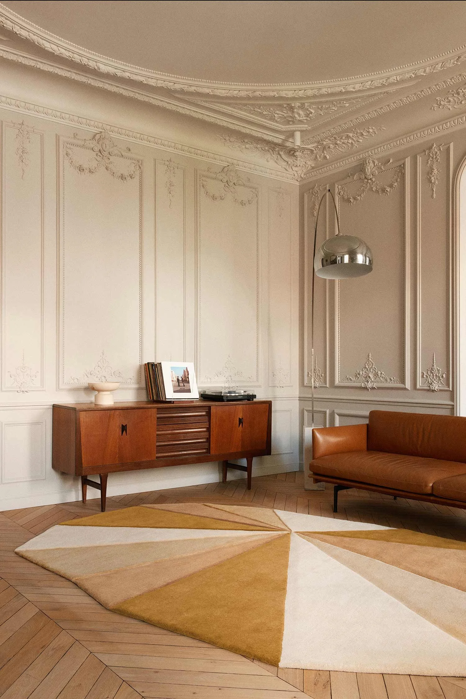 the Eventail rug in a cosy living room